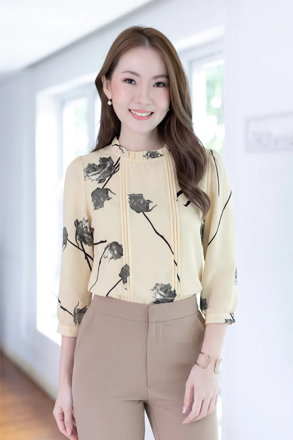 MT0431 Ruff Collar Pintuck Rosie Blouse – Vanilla