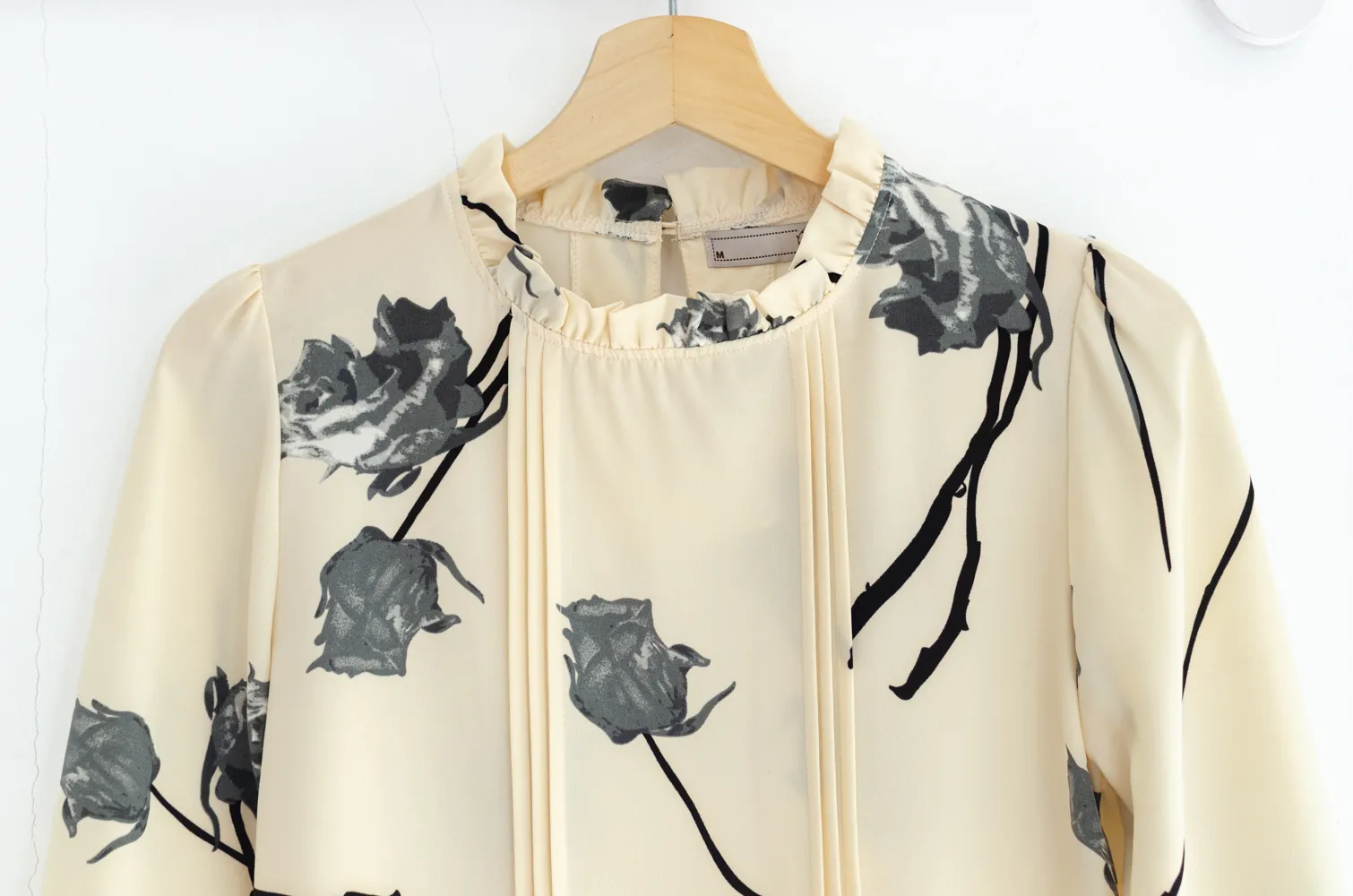 MT0431 Ruff Collar Pintuck Rosie Blouse – Vanilla - Image 3