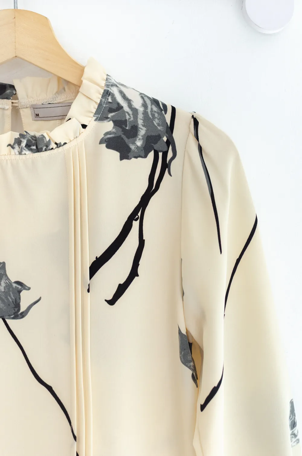 MT0431 Ruff Collar Pintuck Rosie Blouse – Vanilla - Image 4