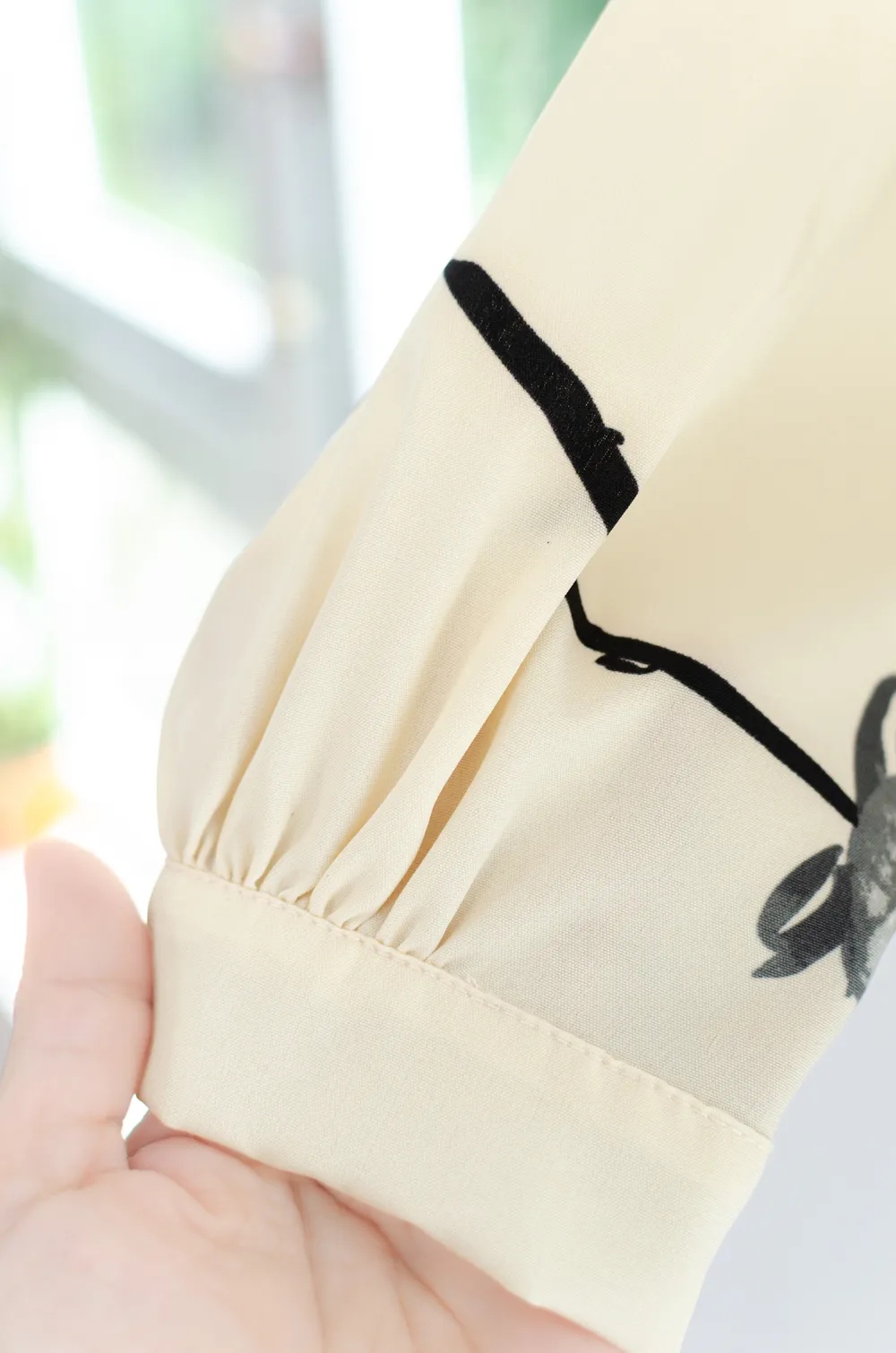 MT0431 Ruff Collar Pintuck Rosie Blouse – Vanilla - Image 5
