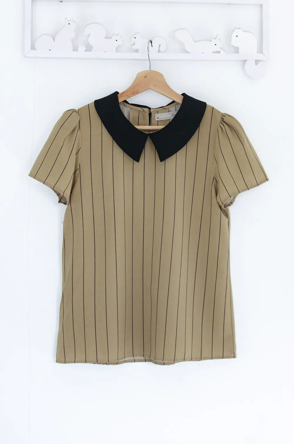 Alternative view of MT1301 Point Collar Stripe Blouse – Latte
