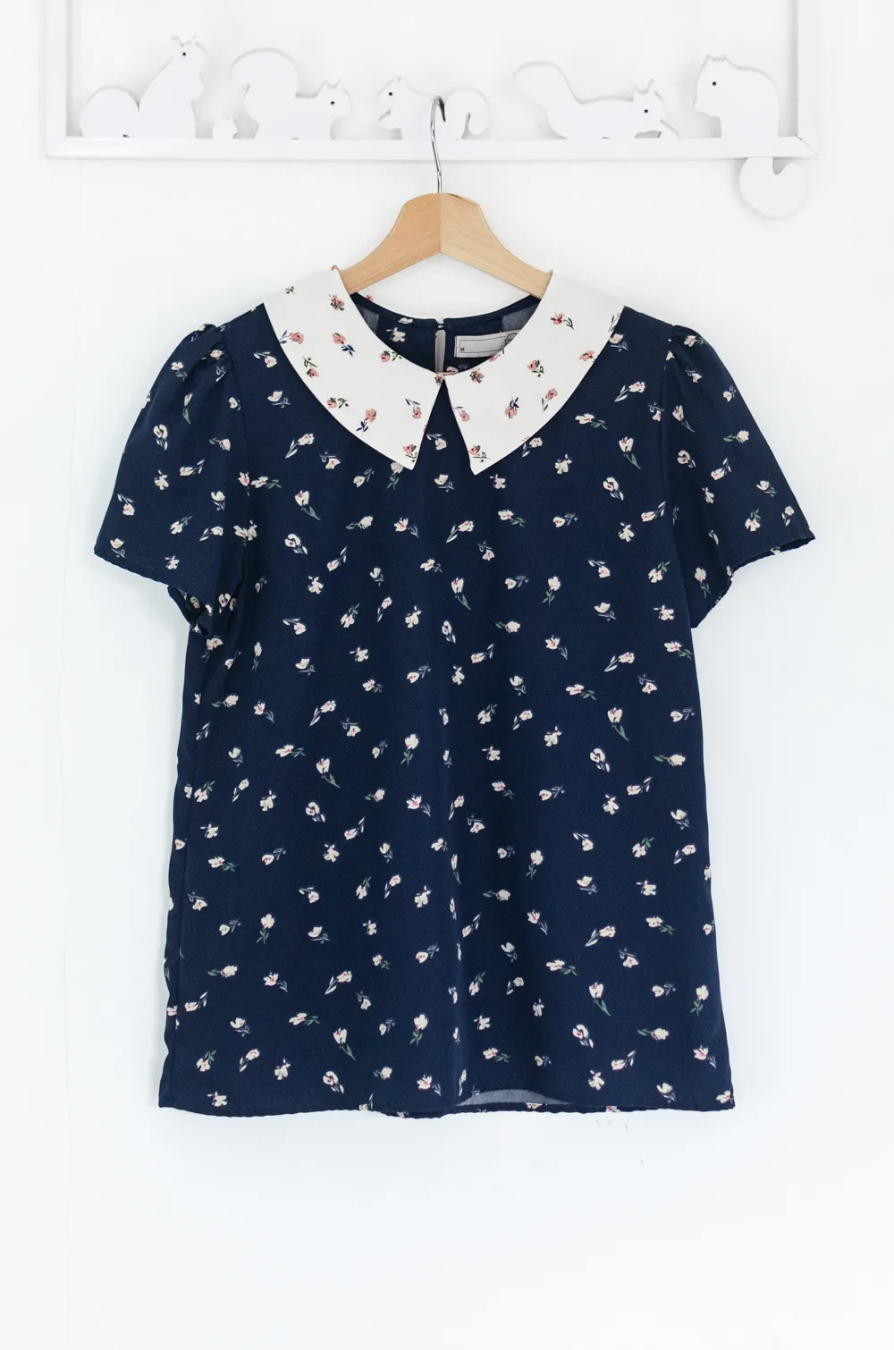 Alternative view of MT1301 Floral Point Collar Freesia Blouse – Navy Blue