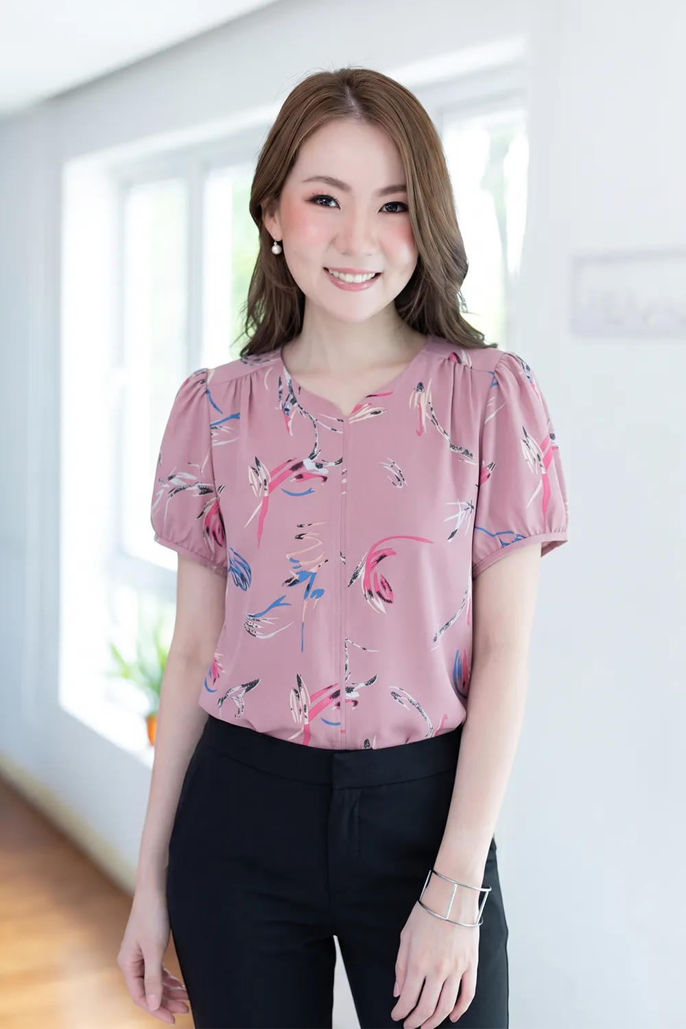 MT4527 Graphic Notch Neck Puff Sleeve Blouse – Pink