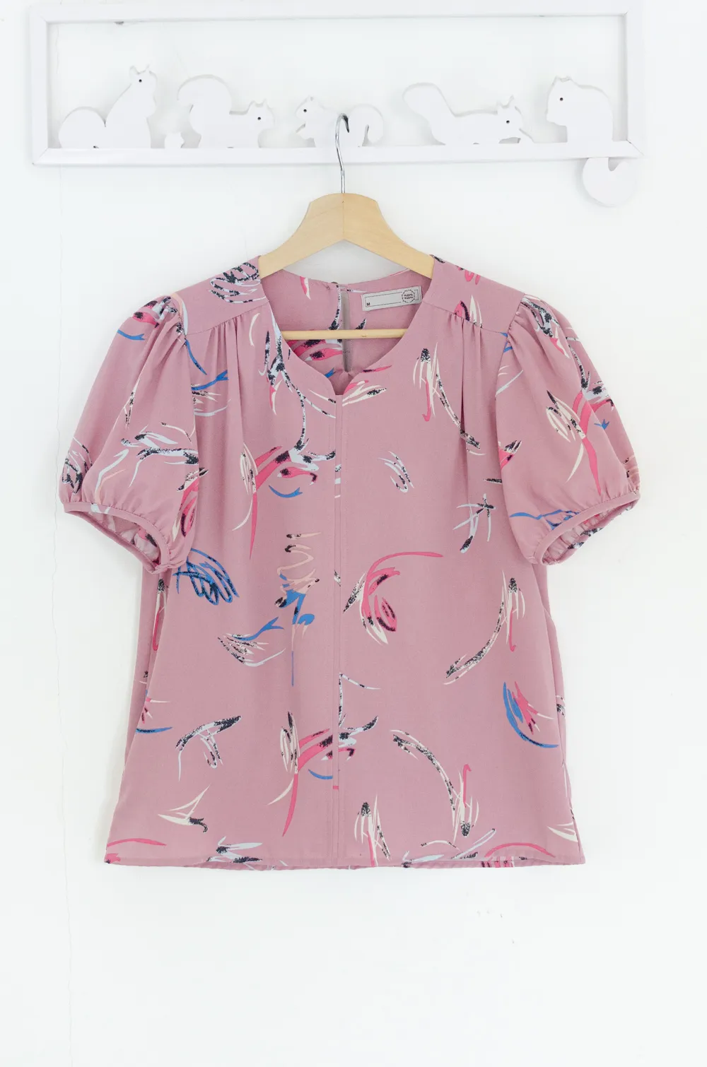 Alternative view of MT4527 Graphic Notch Neck Puff Sleeve Blouse – Pink