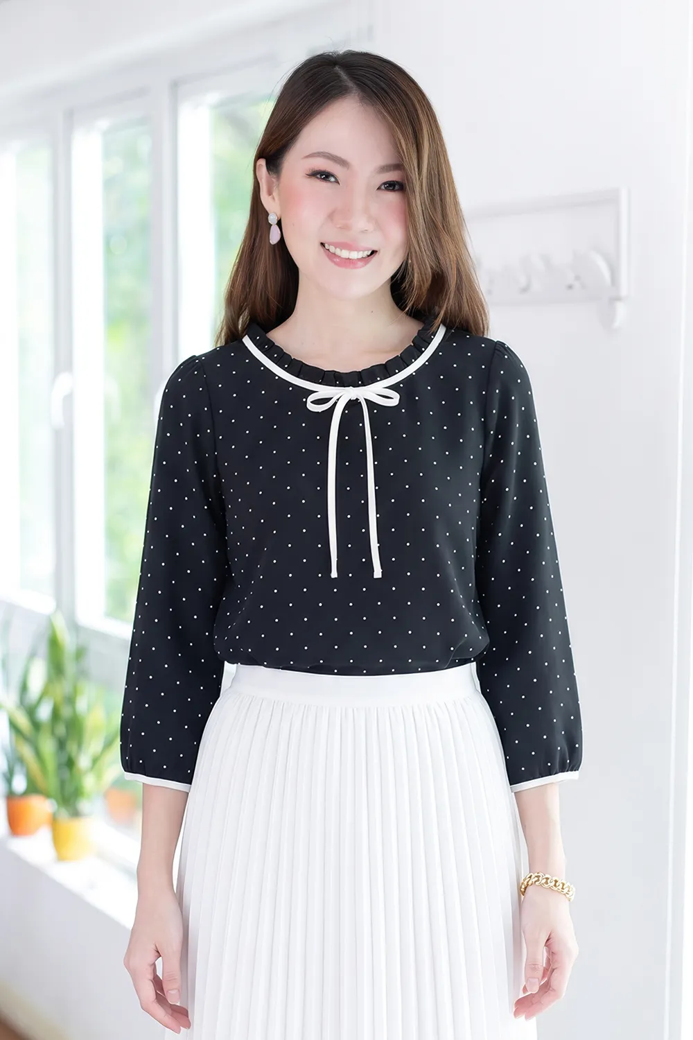 MT4834 Ruff Collar Dot Crinkled Blouse – Black