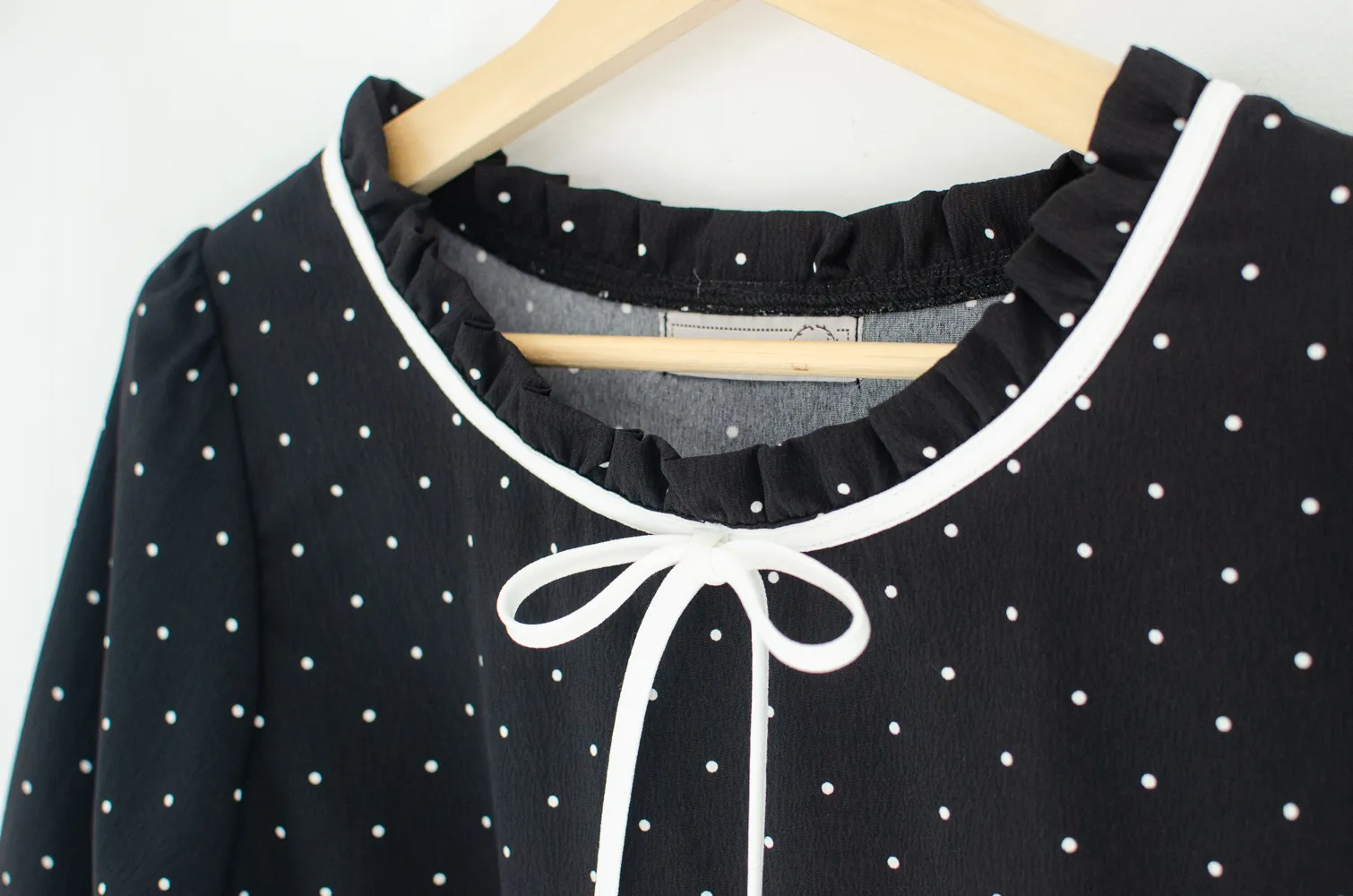 MT4834 Ruff Collar Dot Crinkled Blouse – Black - Image 4