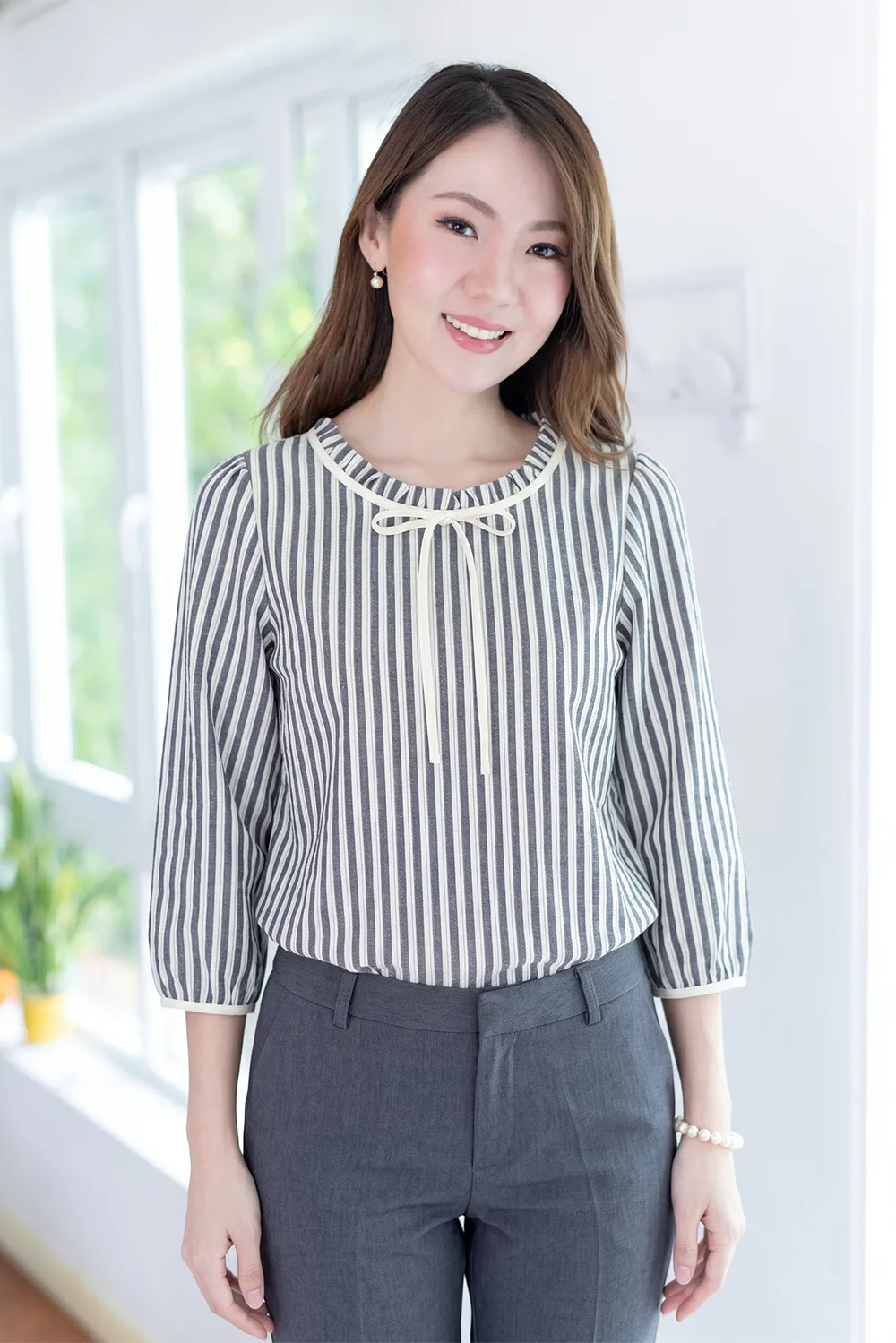 MT4834 Ruff Collar Stripe Blouse – Denim-White