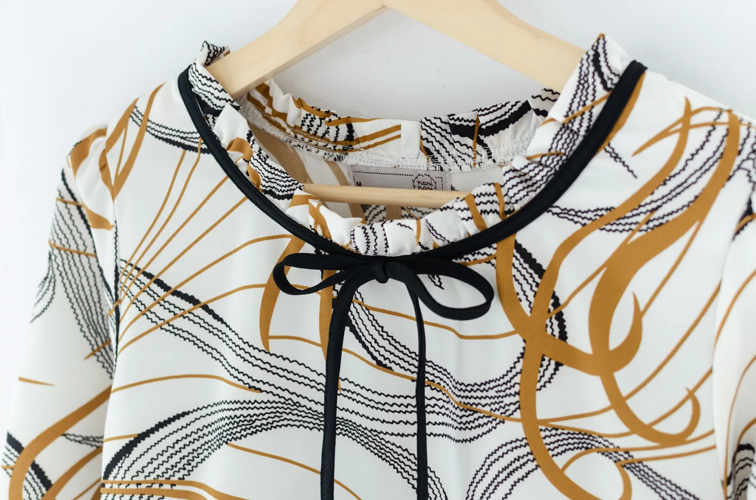 MT4834 Ruff Collar Graphic Blouse – Off-White - Image 3