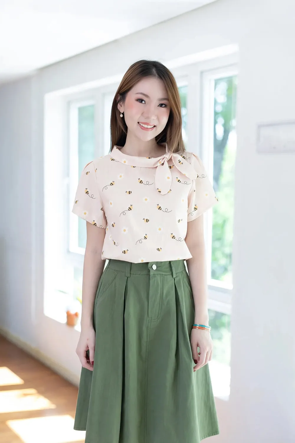 MT5139 Honeybee Side Bow Crinkled Blouse – Cream