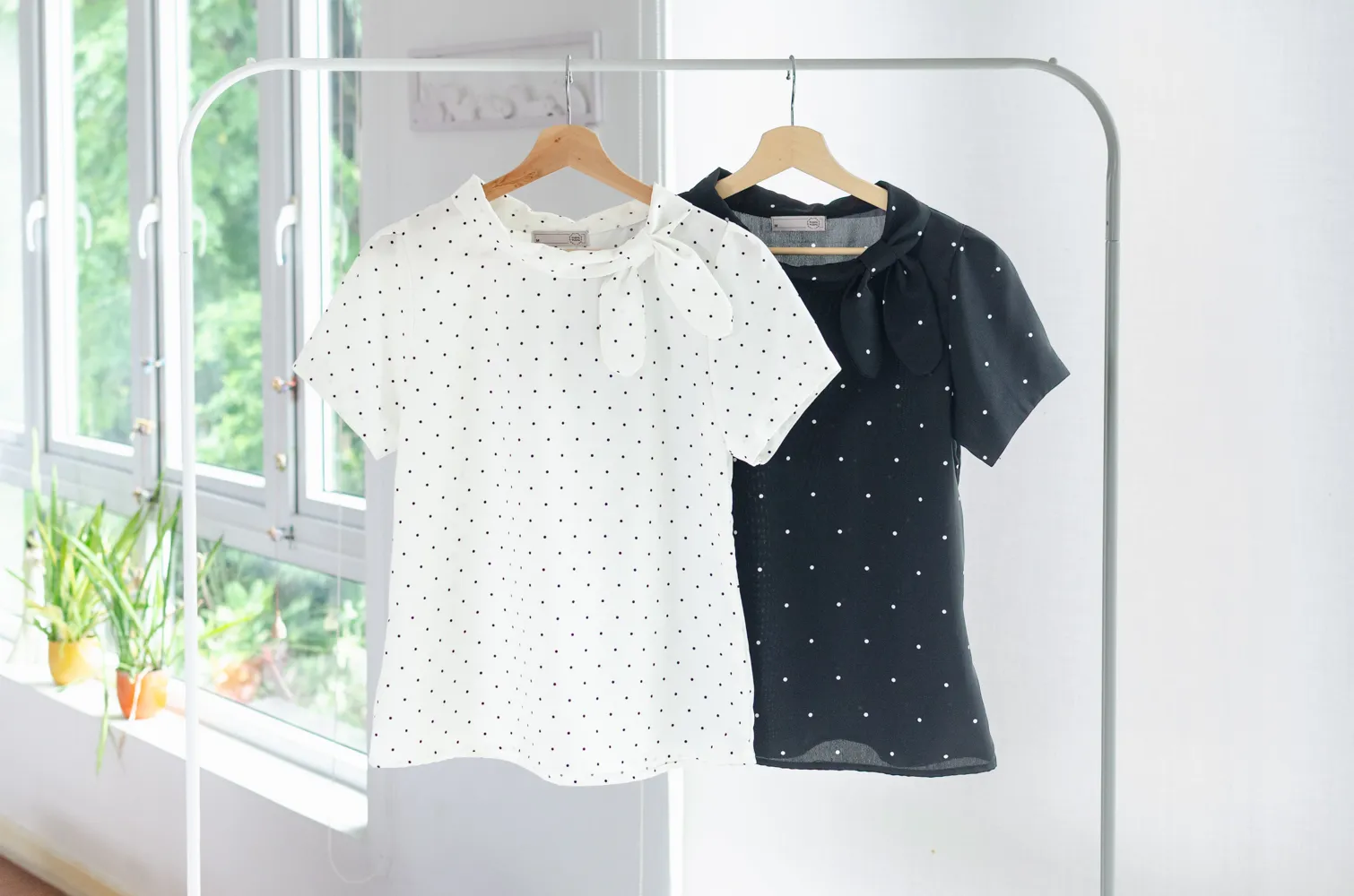 MT5139 Polka Dot Side Bow Crinkled Blouse – White - Image 7