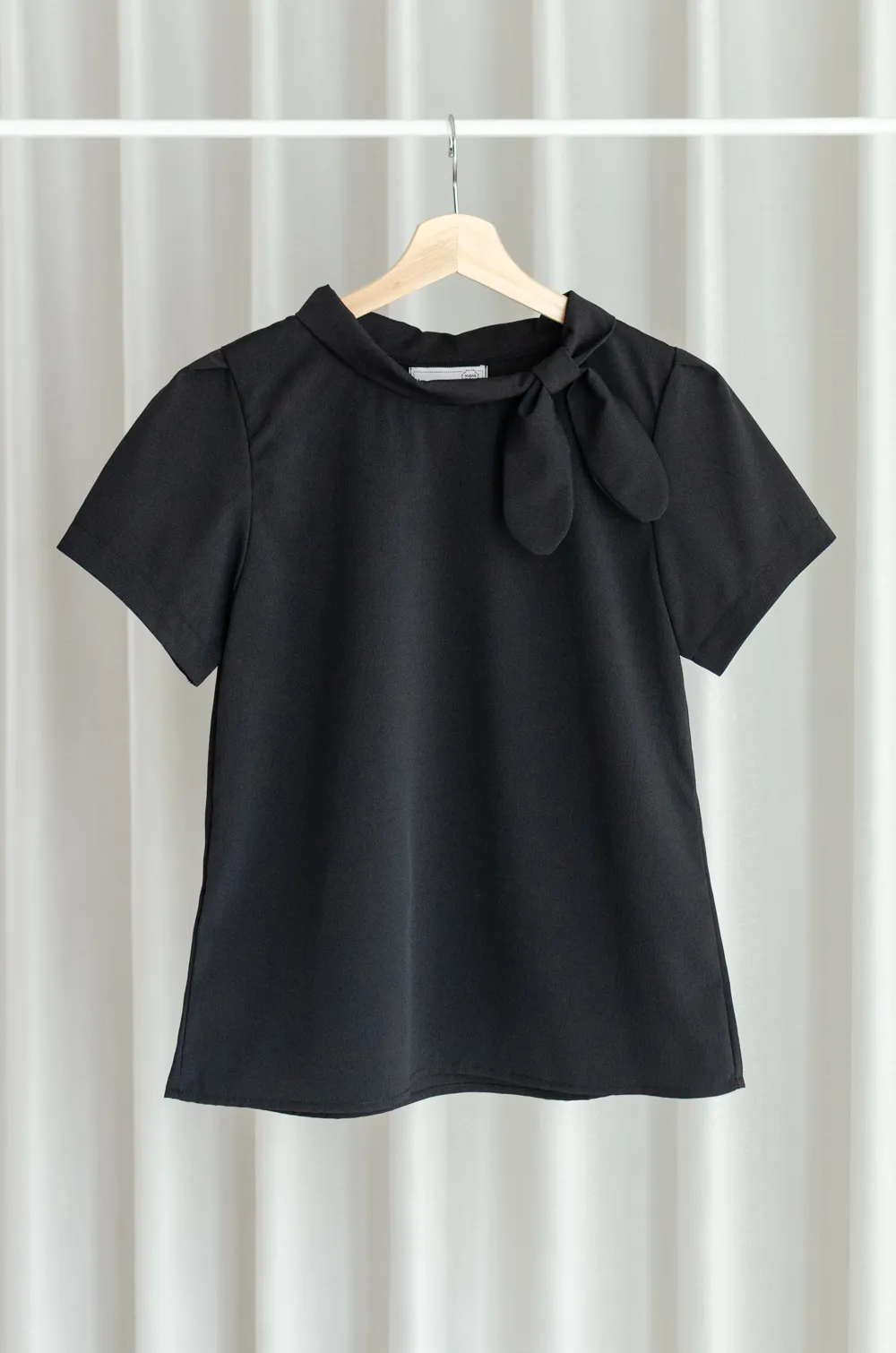 Alternative view of MT5139 Side Bow Crinkled Blouse – Black