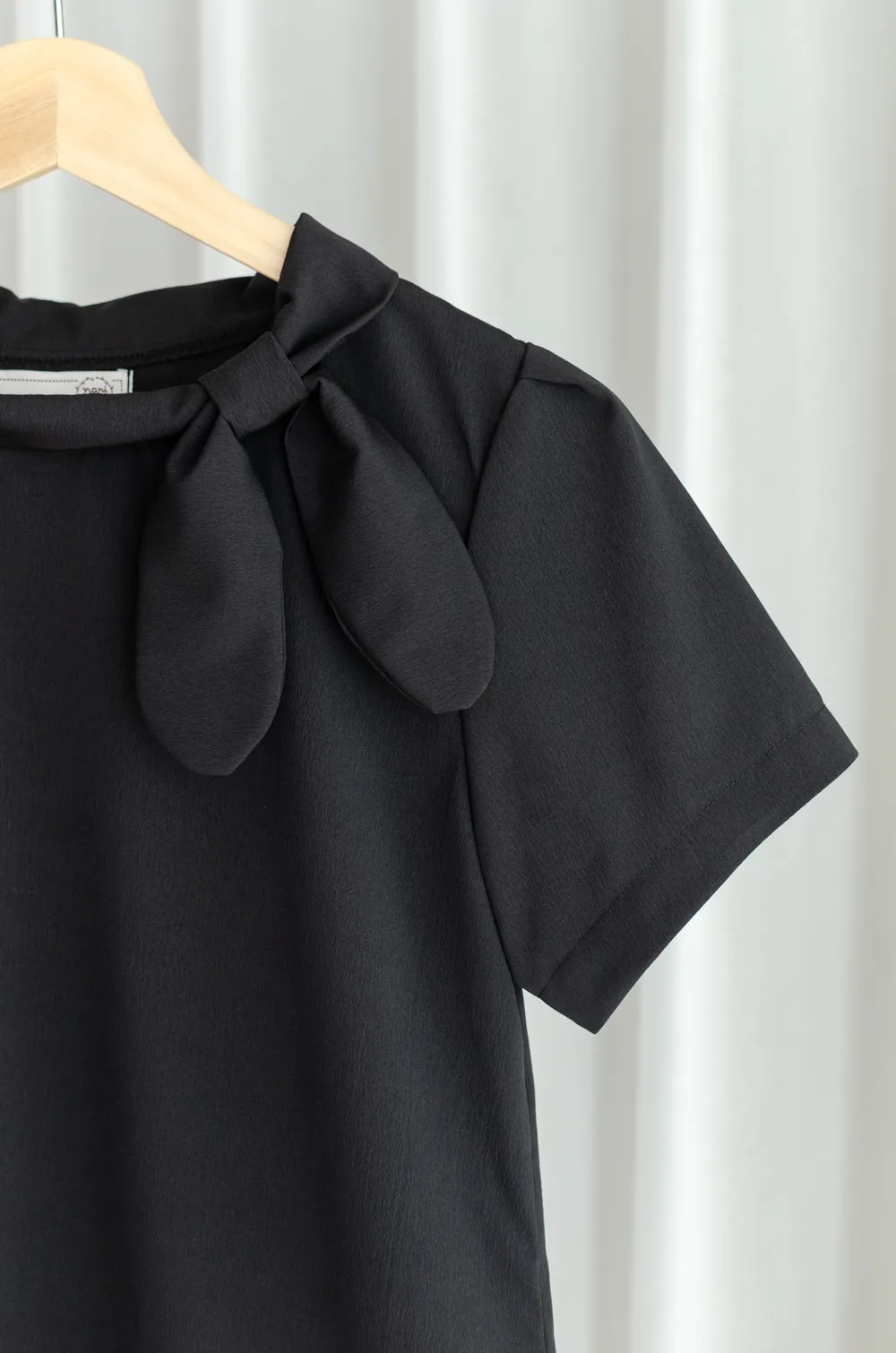MT5139 Side Bow Crinkled Blouse – Black - Image 4