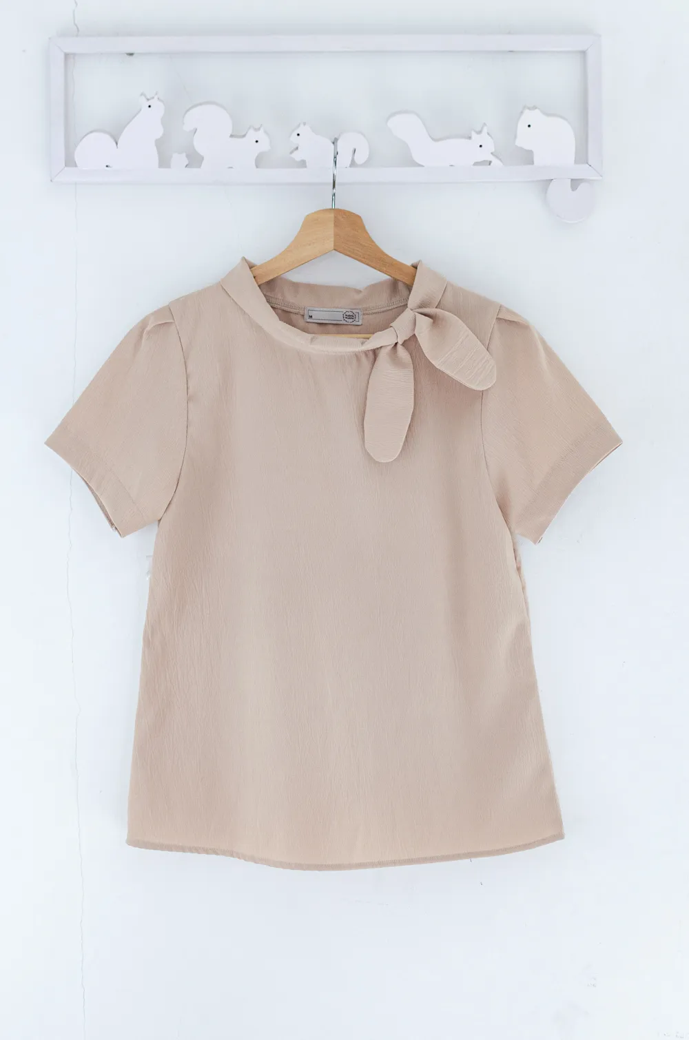 Alternative view of MT5139 Side Bow Crinkled Blouse – Latte Beige