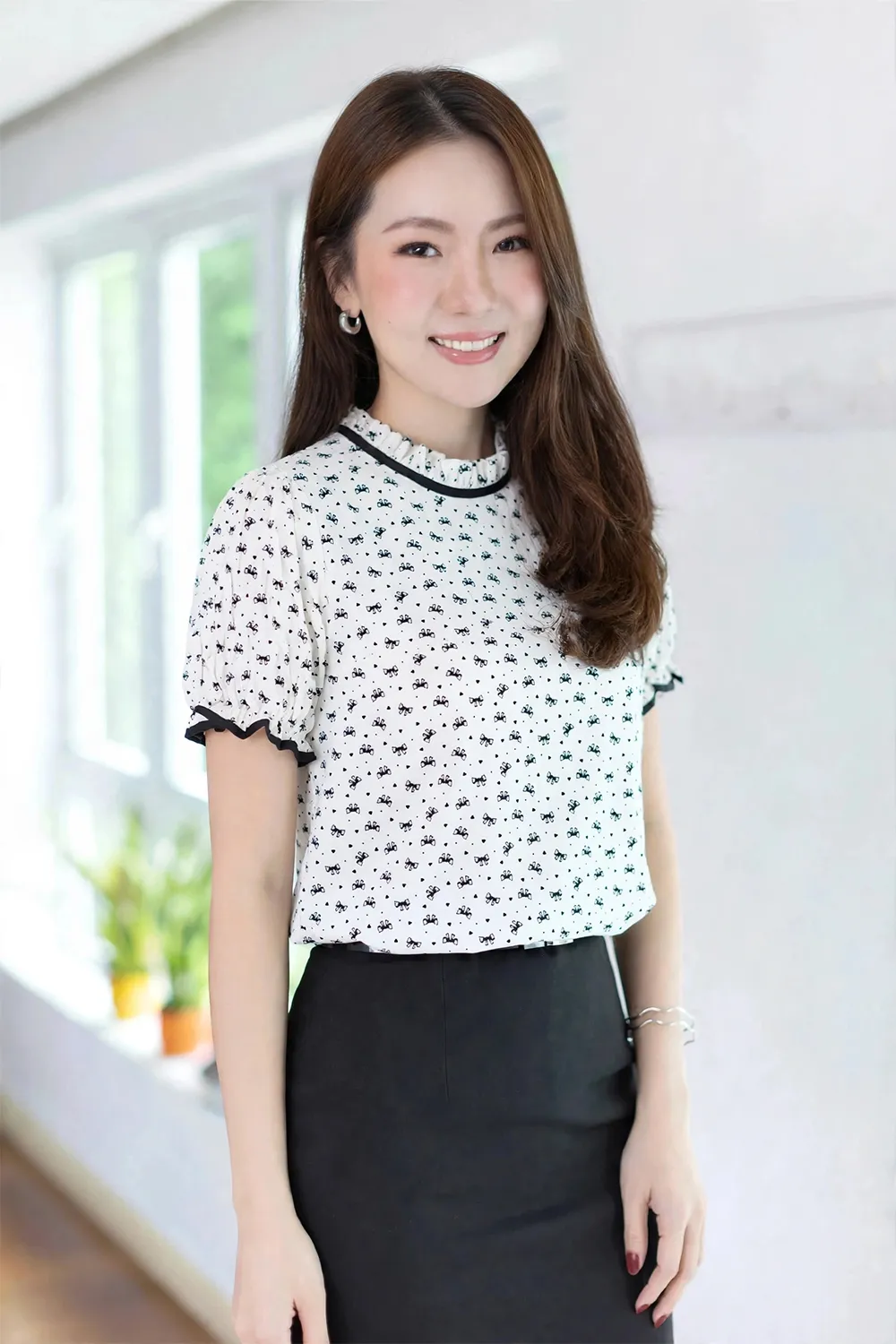 Alternative view of MT6753 Ruff Collar Puff Sleeve Crinkled Blouse – Bow White