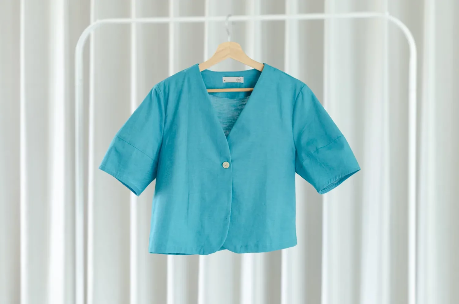 Alternative view of NO116 Cropped Linen Jacket – Turquoise