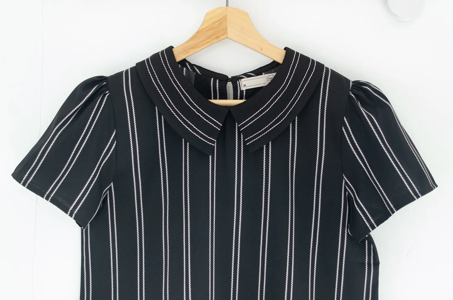 MT1301 Point Collar Zipper Stripe Blouse – Black - Image 3