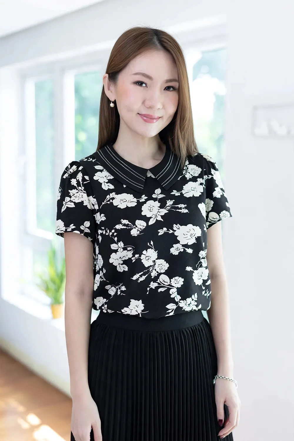 MT1301 Point Collar Rosie Blouse – Black