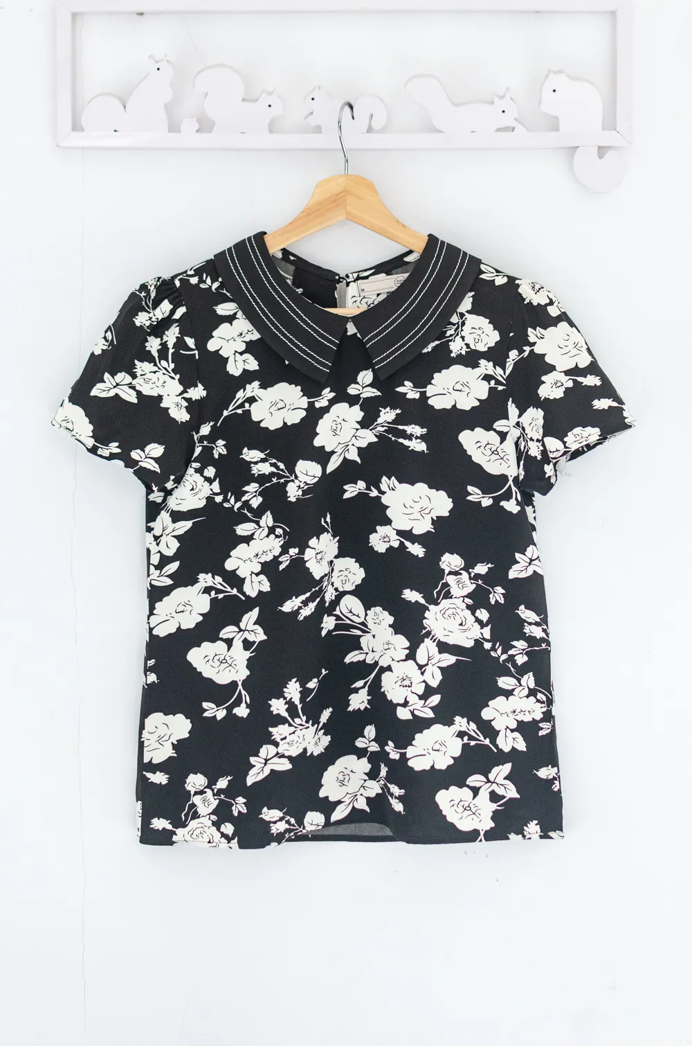 MT1301 Point Collar Rosie Blouse – Black - Image 4