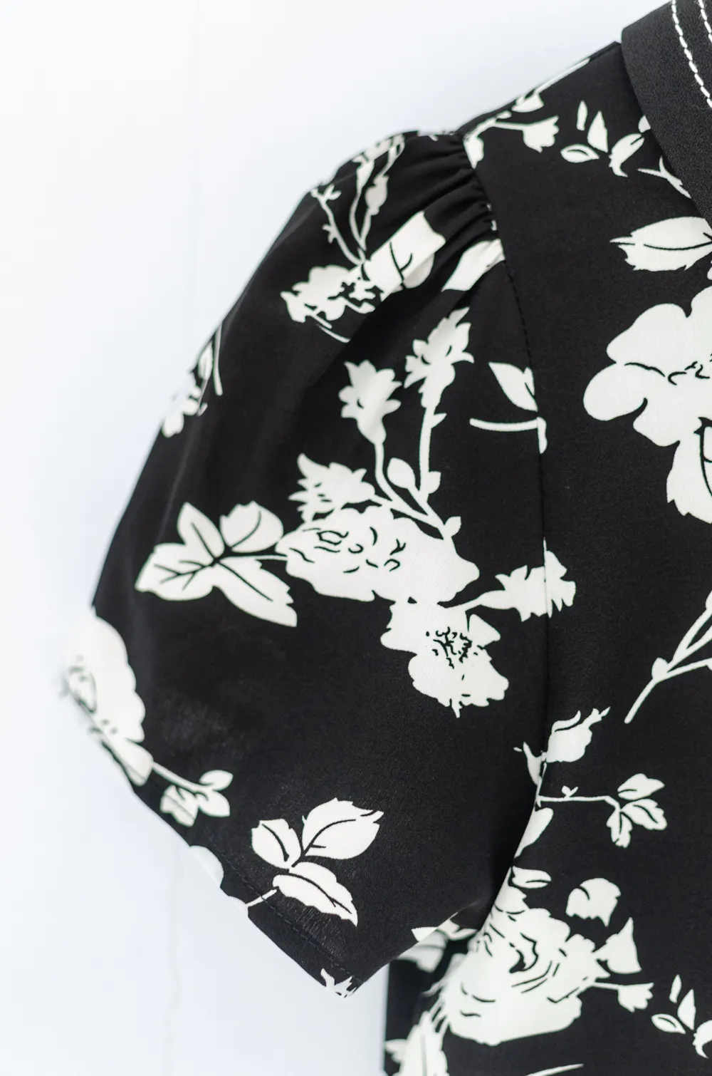 MT1301 Point Collar Rosie Blouse – Black - Image 7