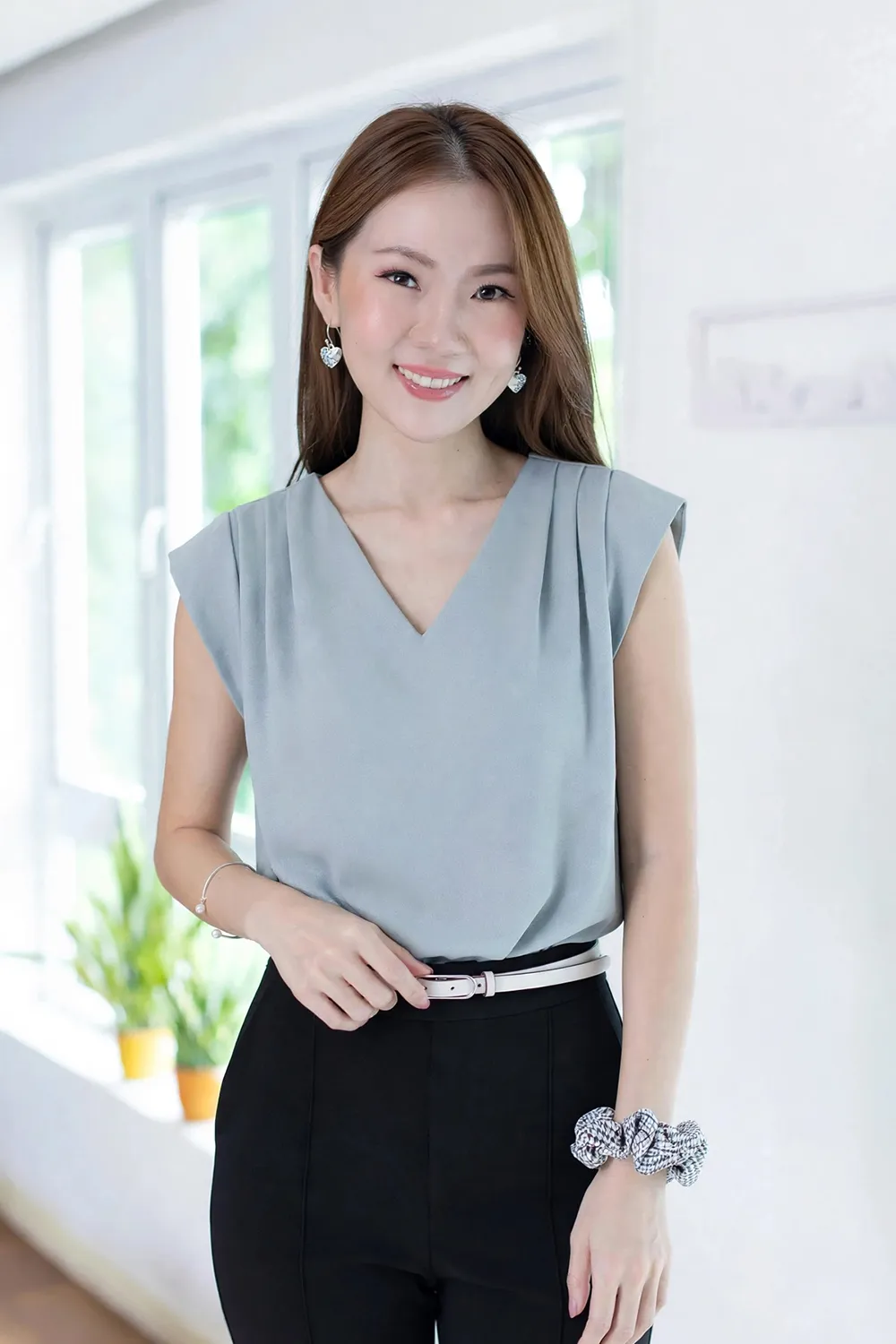 Alternative view of MT3100 Classic Sleeveless Blouse – Smoke Blue