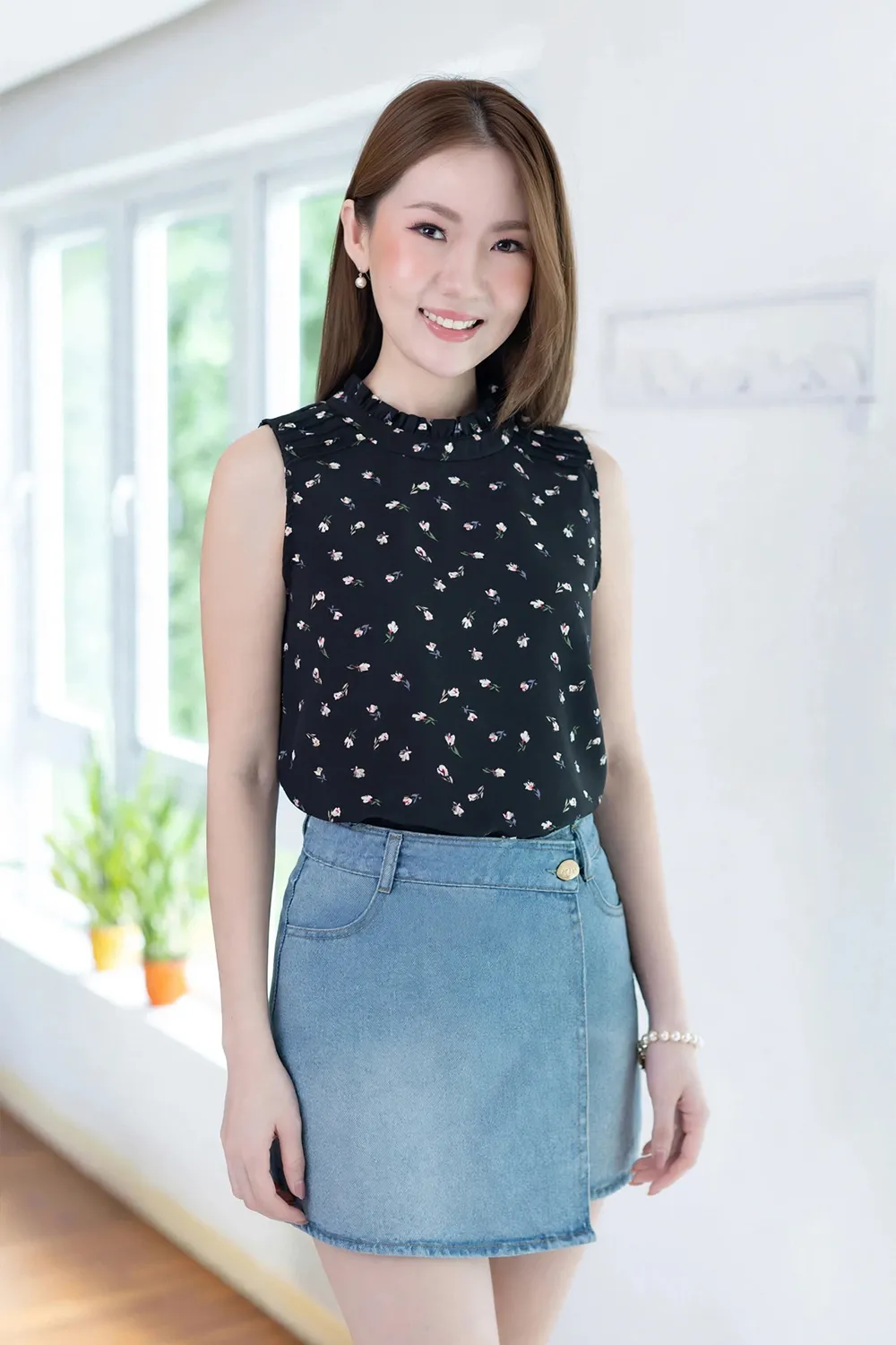 MT4600 Frill Collar Pintucks Freesia Blouse – Black