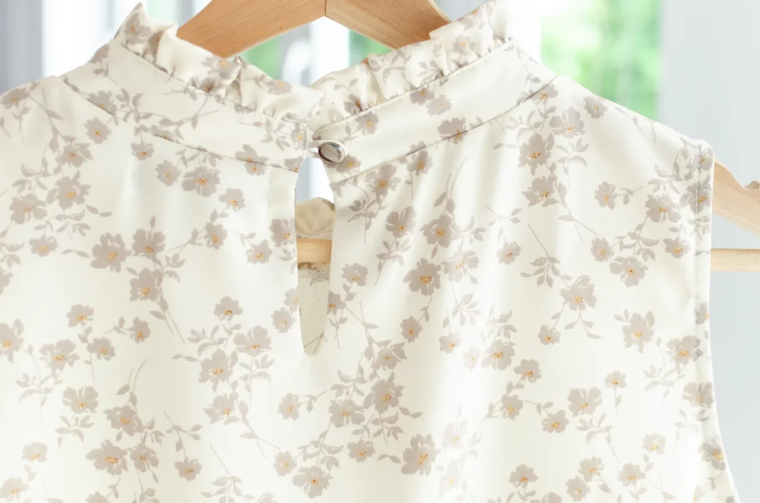 MT4600 Frill Collar Pintucks Flower Blouse – Cream - Image 7