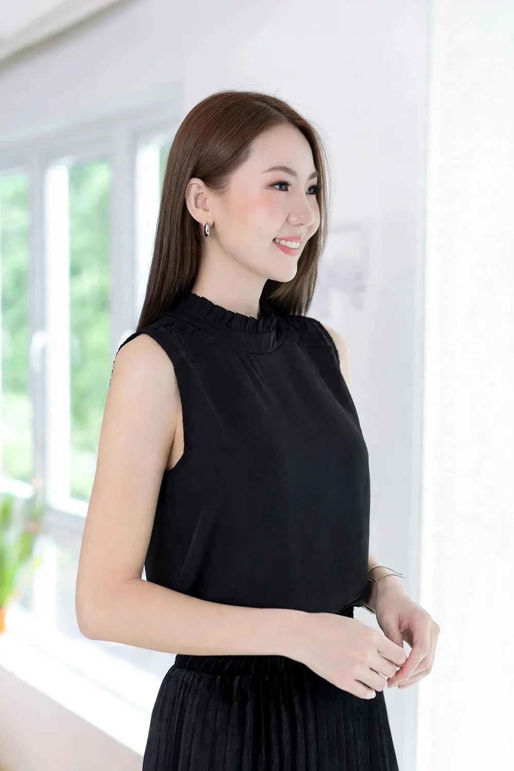 Alternative view of MT4600 Frill Collar Pintucks Sophie Blouse – Black