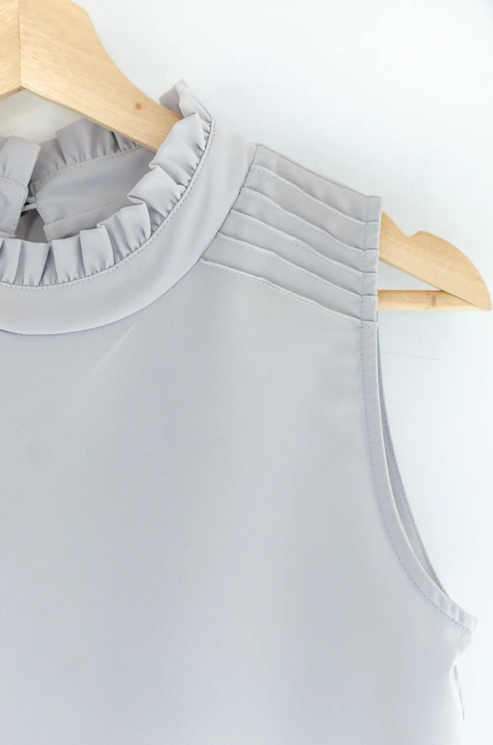 Alternative view of MT4600 Frill Collar Pintucks Sophie Blouse – Light Grey