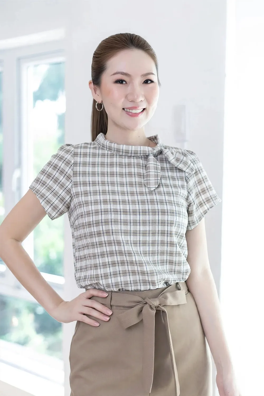 Alternative view of MT5139 Textured Side Checkered Bow Blouse – Taupe Brown