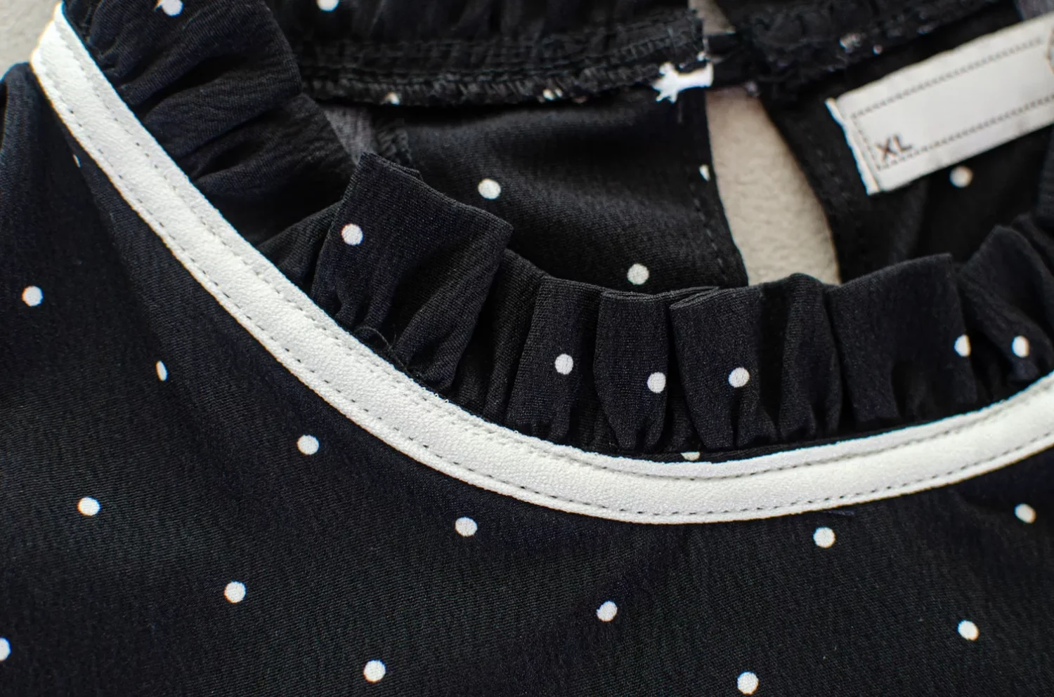 MT6753 Ruff Collar Puff Sleeve Crinkled Blouse – Dot Black - Image 3