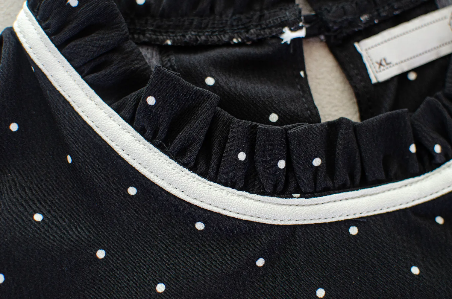 MT6753 Ruff Collar Puff Sleeve Crinkled Blouse – Dot Black - Image 3
