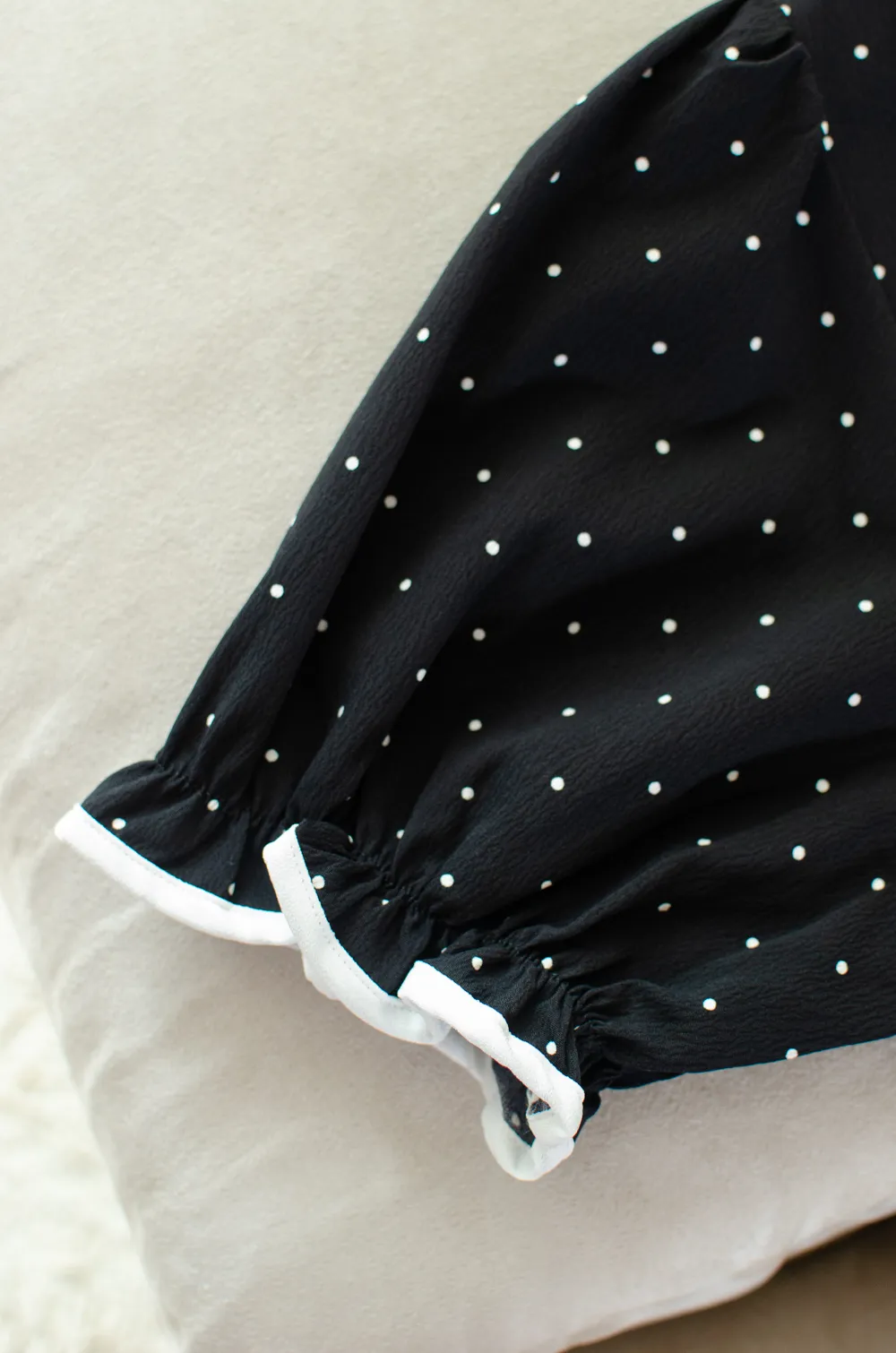 MT6753 Ruff Collar Puff Sleeve Crinkled Blouse – Dot Black - Image 4