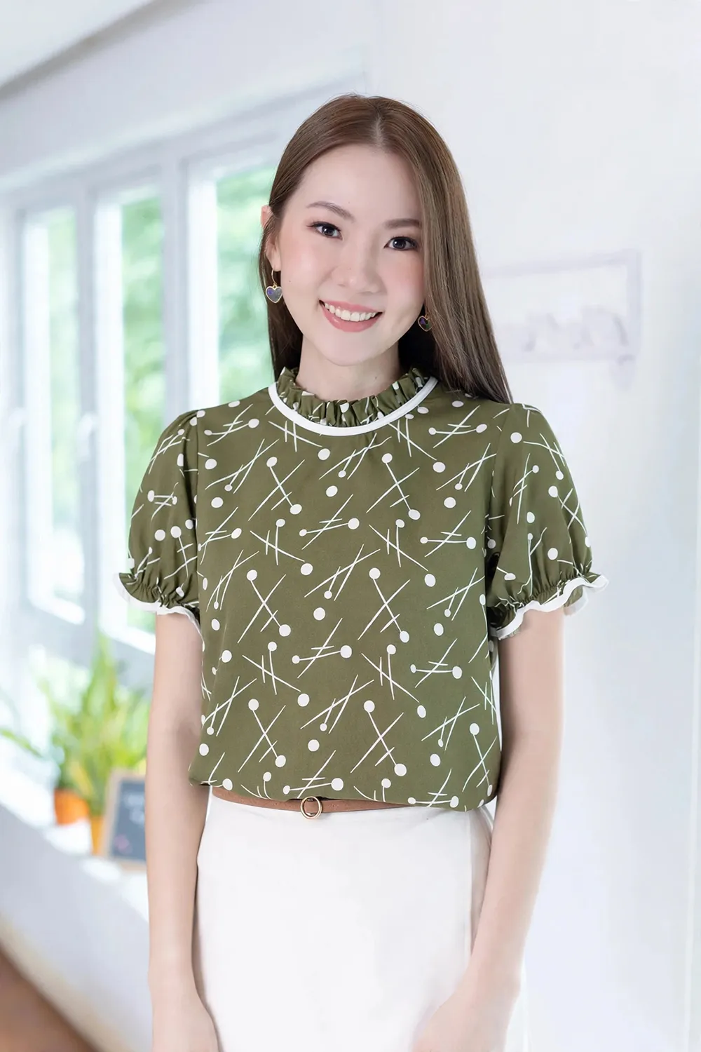 MT6753 Graphic Ruff Collar Puff Sleeve Blouse – Matcha Green