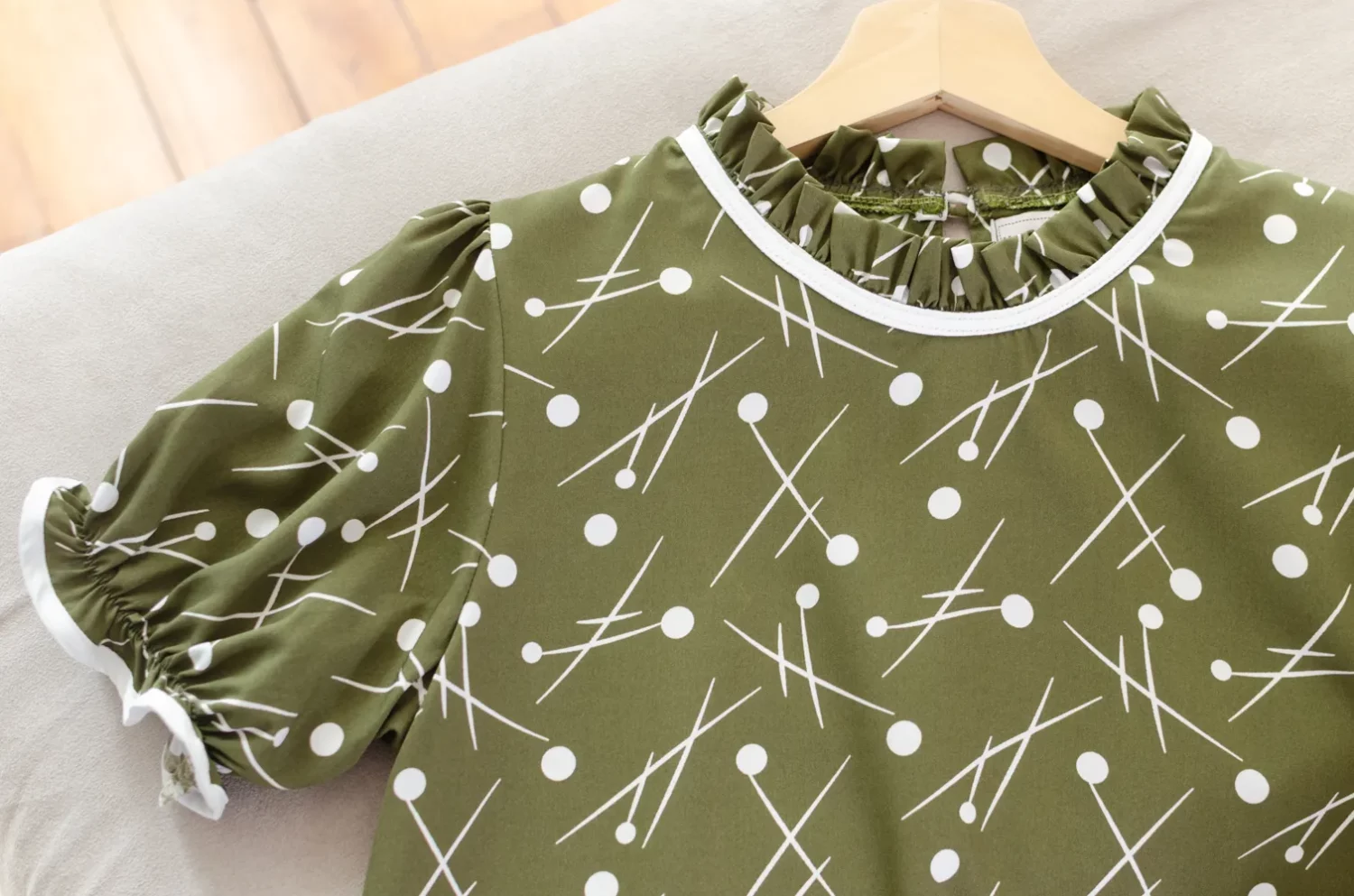 MT6753 Graphic Ruff Collar Puff Sleeve Blouse – Matcha Green - Image 6