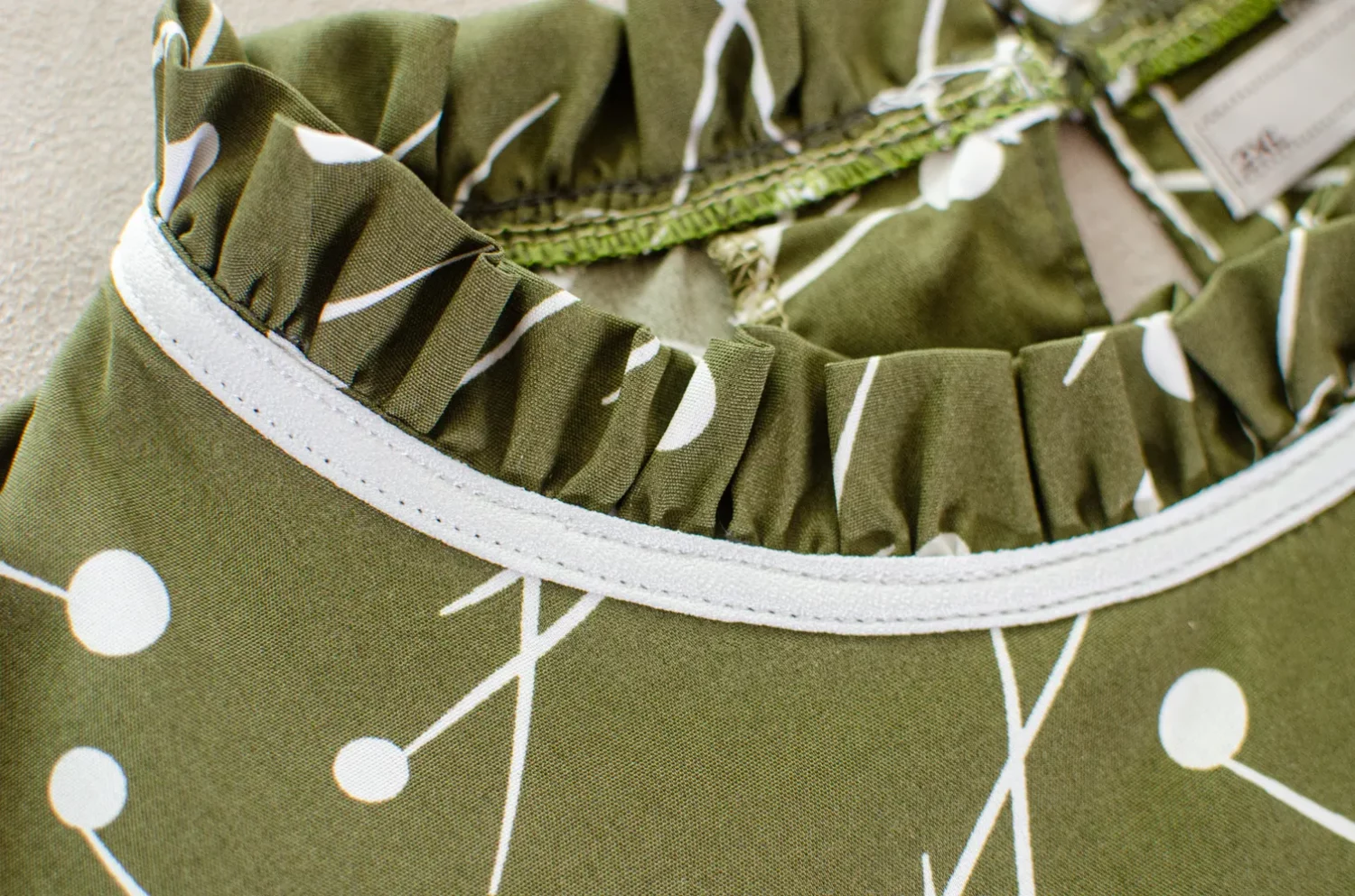 MT6753 Graphic Ruff Collar Puff Sleeve Blouse – Matcha Green - Image 7