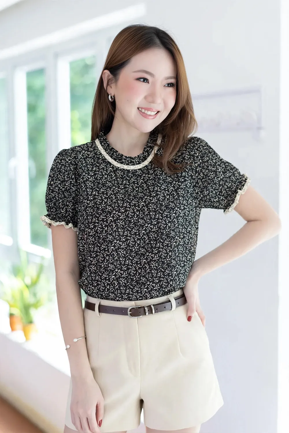 MT6753 Ditsy Ruff Collar Puff Sleeve Blouse – Black-Oat