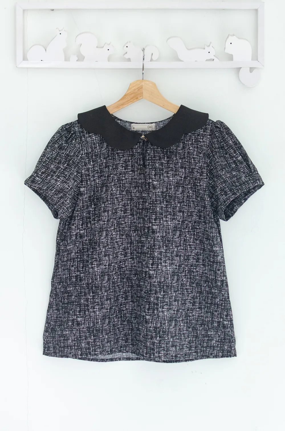Alternative view of MT6906 Petal Collar Folded Sleeve Blouse – Black Graphic