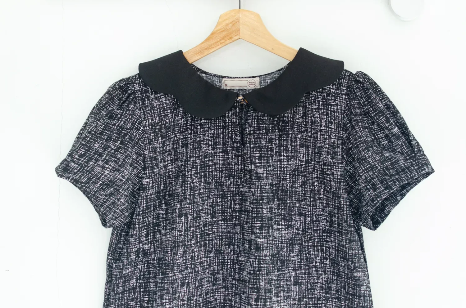 MT6906 Petal Collar Folded Sleeve Blouse – Black Graphic - Image 3