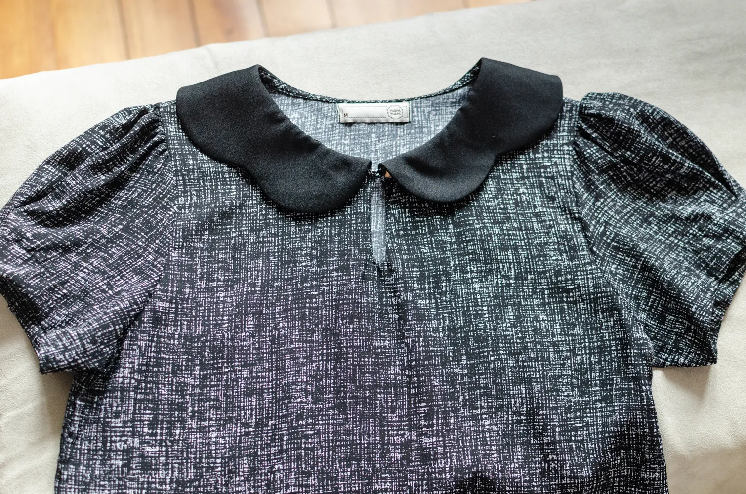MT6906 Petal Collar Folded Sleeve Blouse – Black Graphic - Image 5