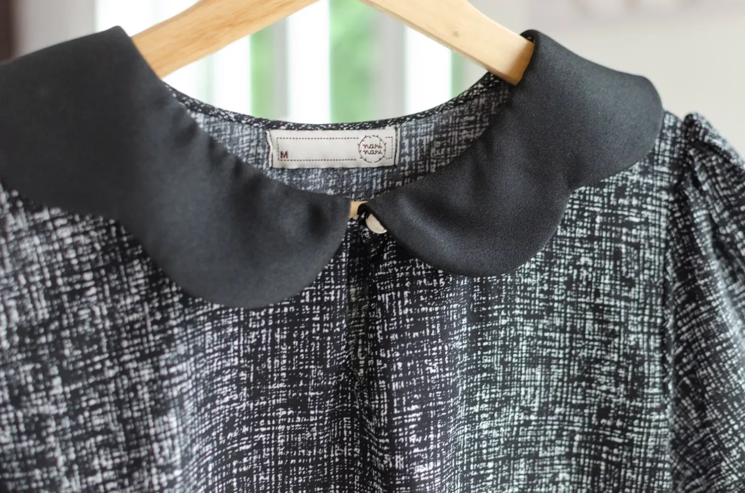 MT6906 Petal Collar Folded Sleeve Blouse – Black Graphic - Image 6