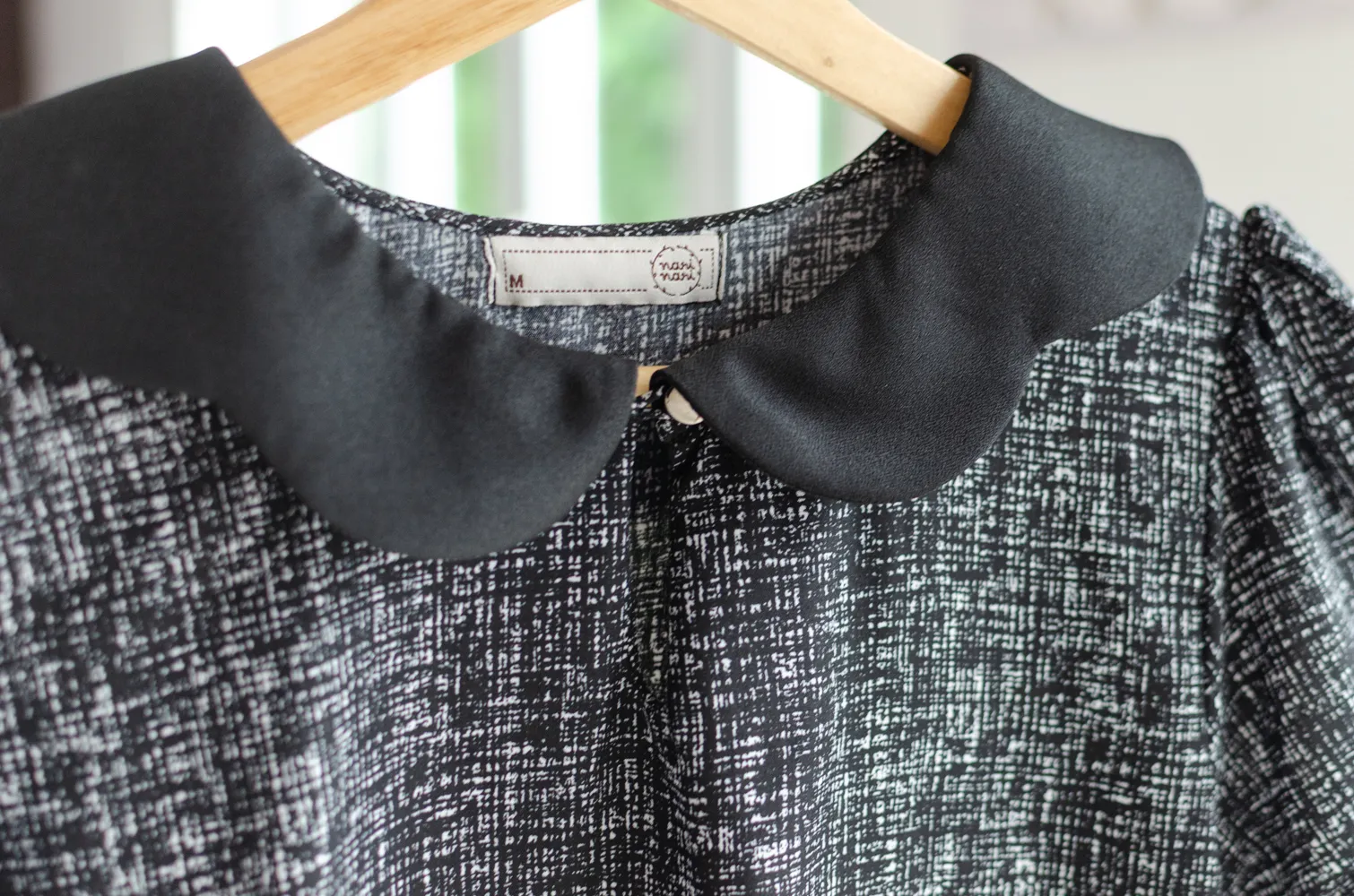 MT6906 Petal Collar Folded Sleeve Blouse – Black Graphic - Image 6