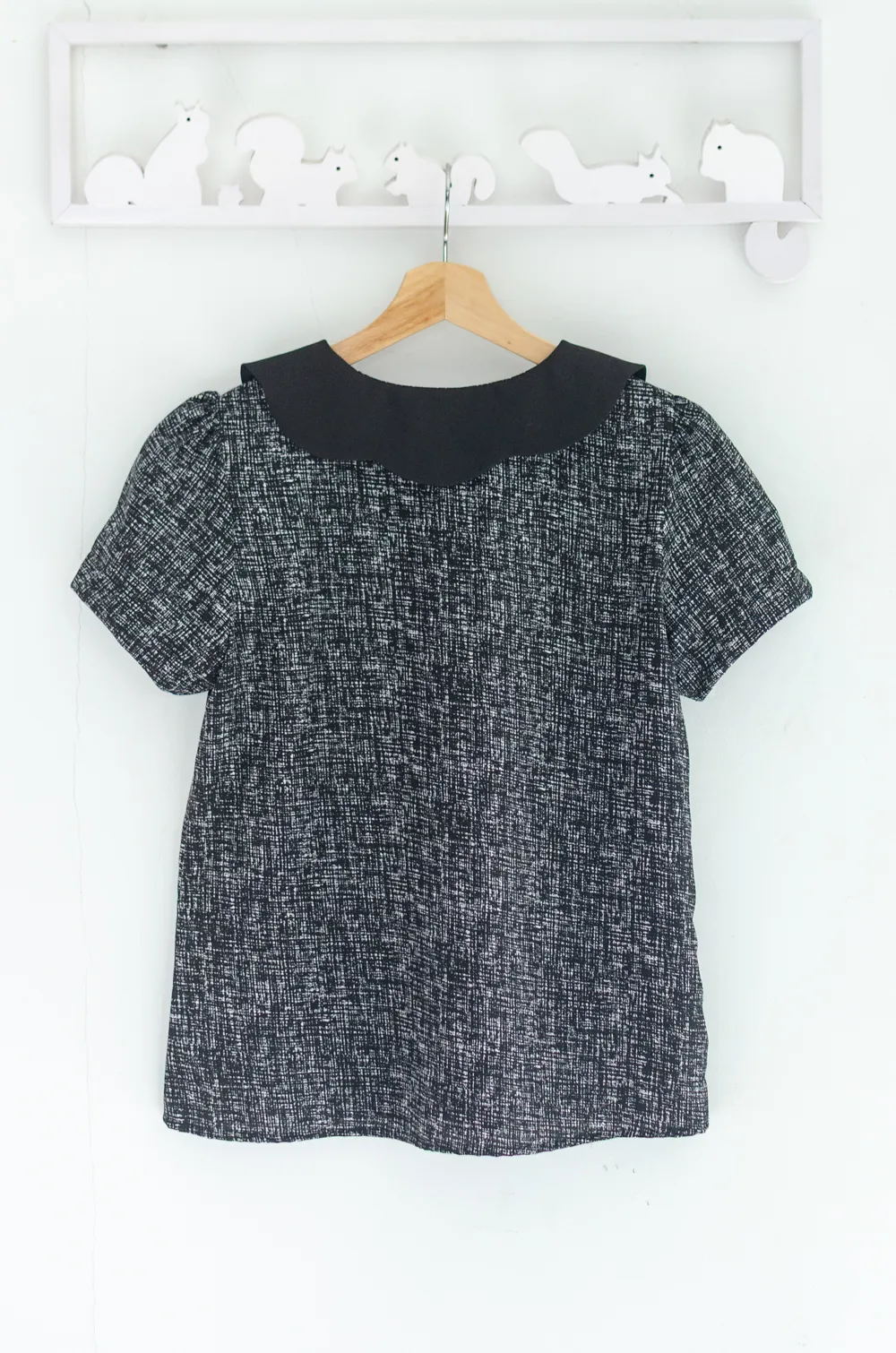 MT6906 Petal Collar Folded Sleeve Blouse – Black Graphic - Image 7