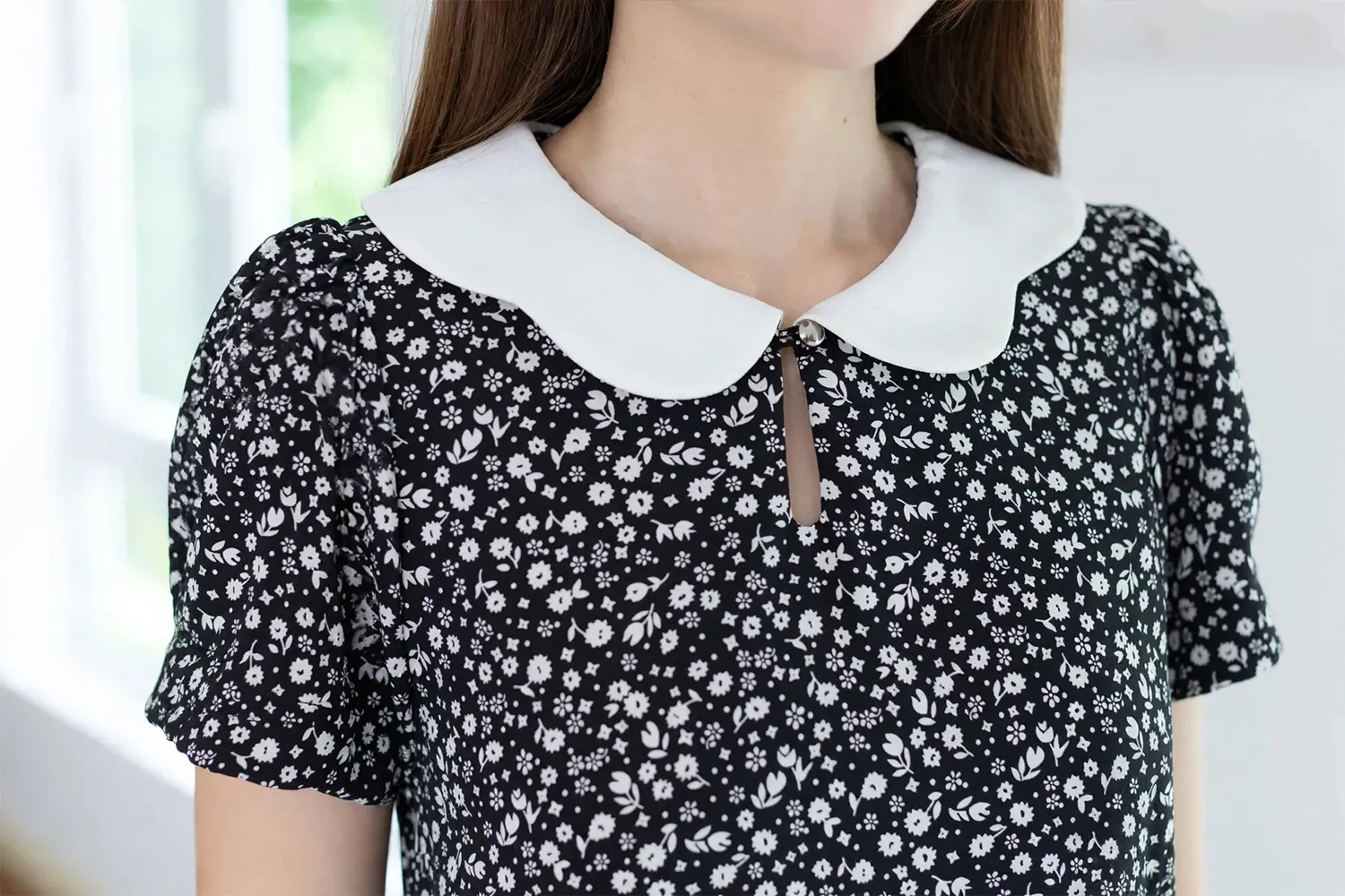 Alternative view of MT6906 Petal Collar Folded Sleeve Blouse – Black Prairie
