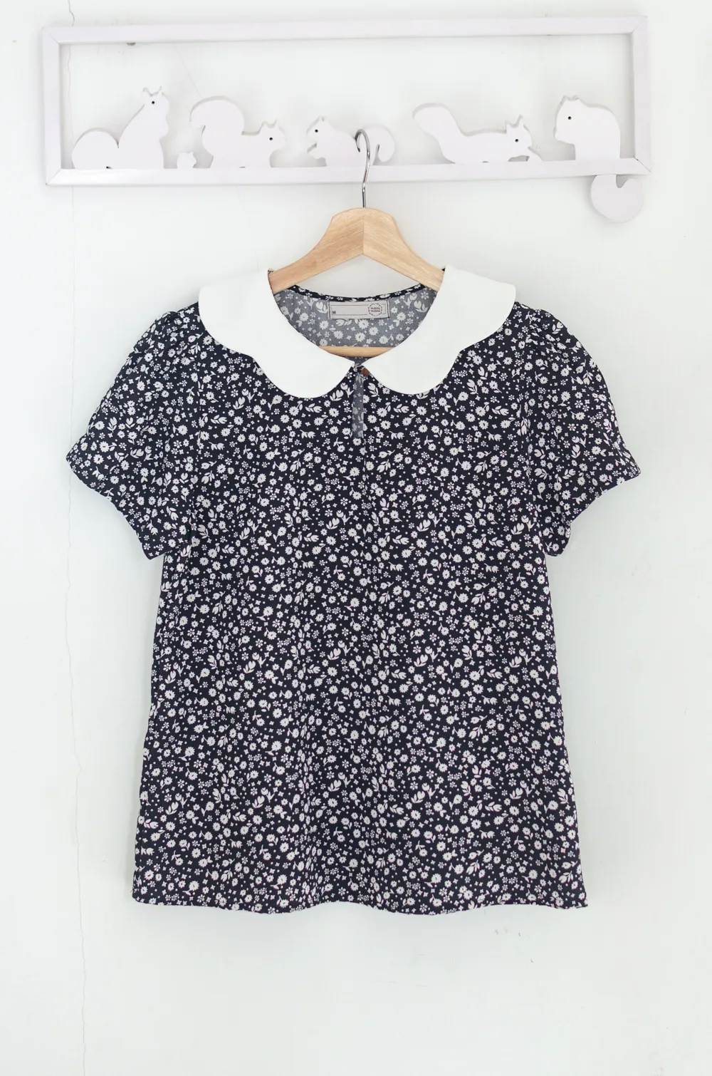 MT6906 Petal Collar Folded Sleeve Blouse – Black Prairie - Image 3