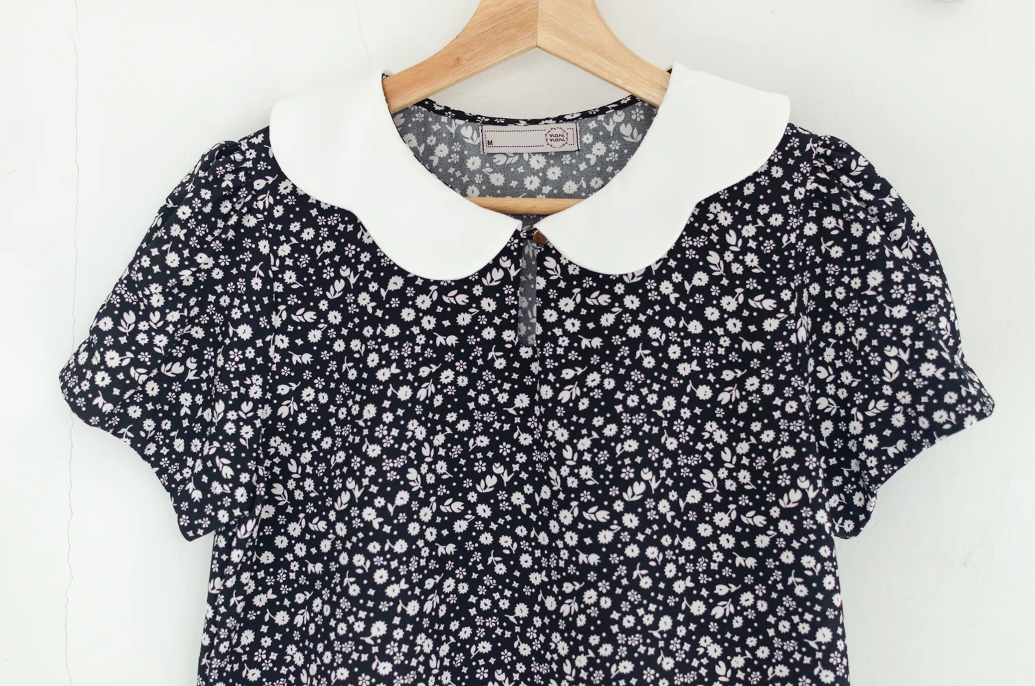 MT6906 Petal Collar Folded Sleeve Blouse – Black Prairie - Image 4