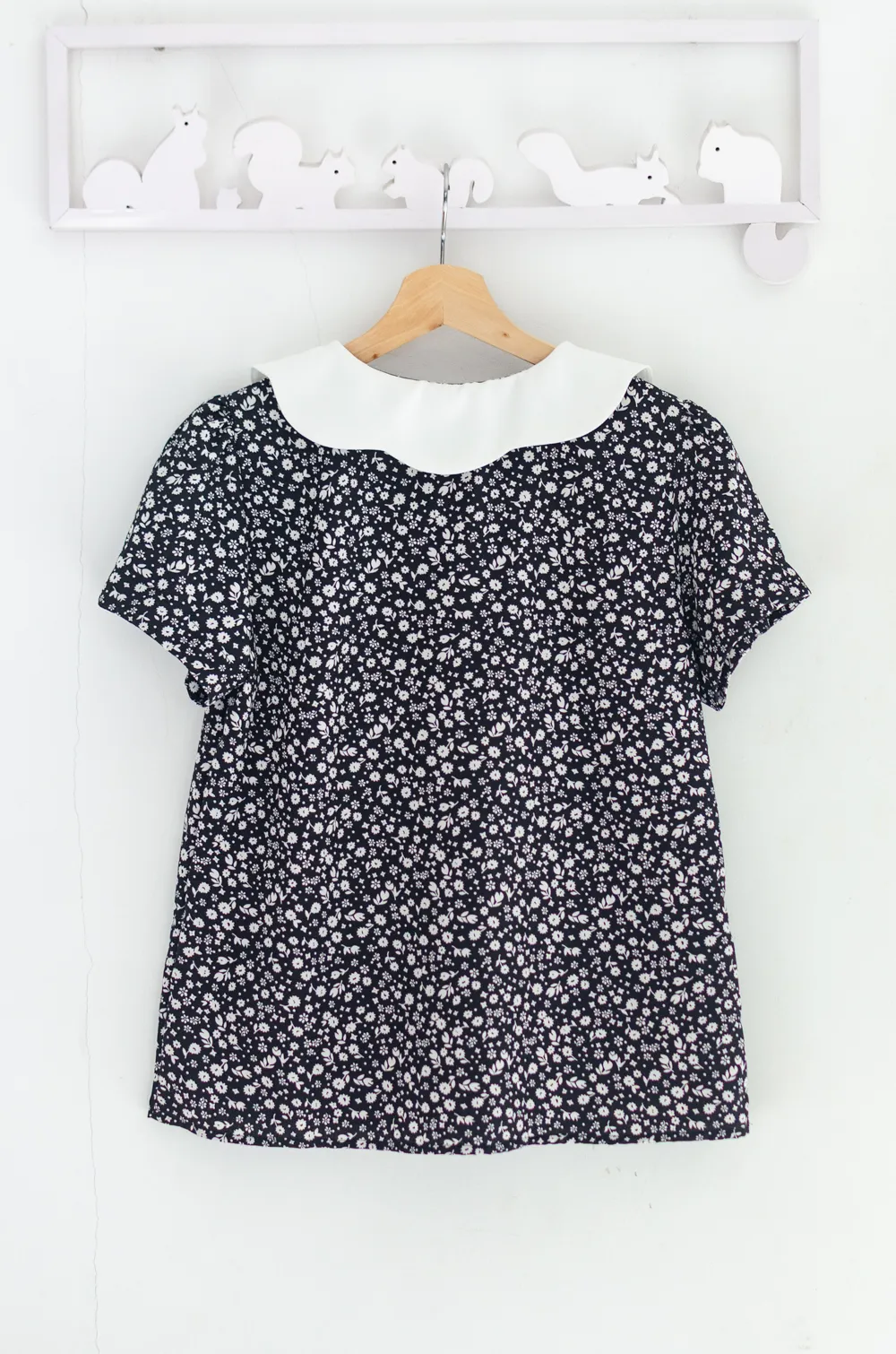MT6906 Petal Collar Folded Sleeve Blouse – Black Prairie - Image 7