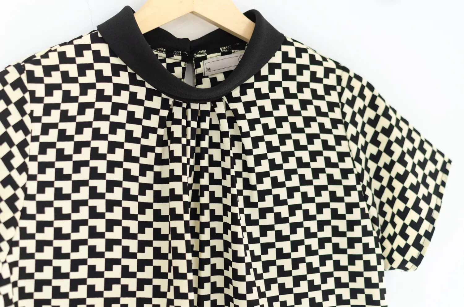 MT7659 Folded Collar Gathered Graphic Blouse – Black-Butter - Image 4