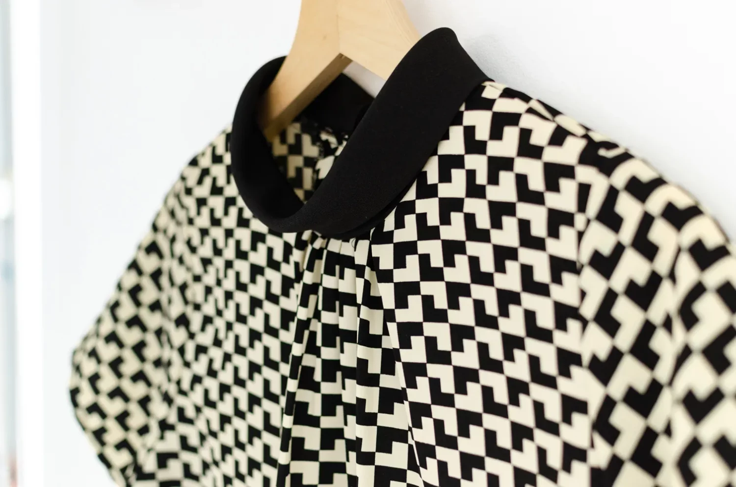 MT7659 Folded Collar Gathered Graphic Blouse – Black-Butter - Image 5