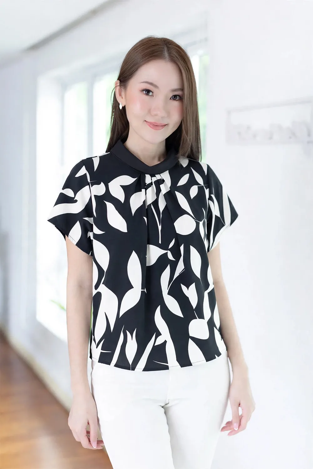 MT7659 Folded Collar Gathered Leaf Print Blouse – Black