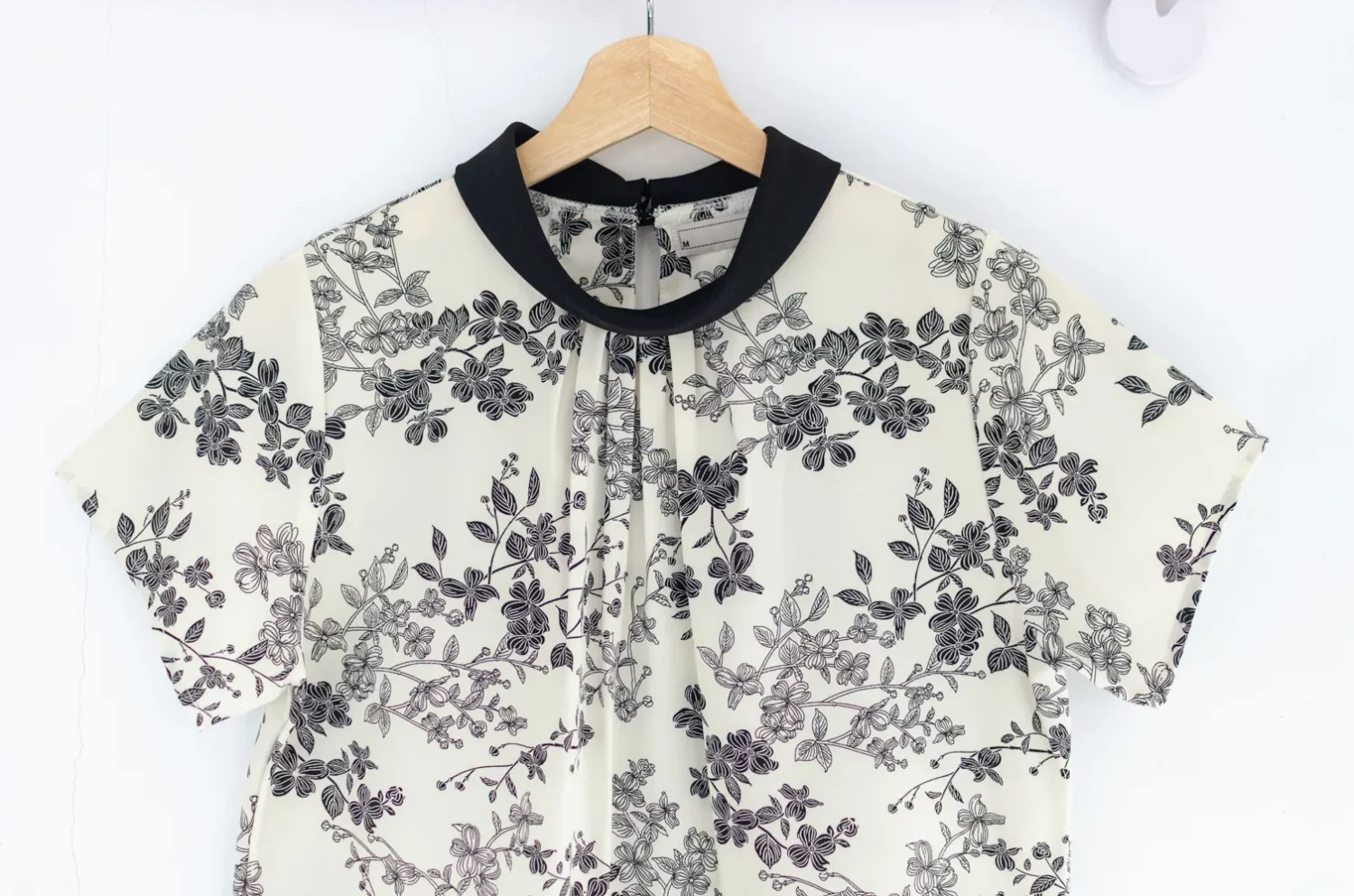 MT7659 Folded Collar Gathered Flower Blouse – Off-White - Image 3